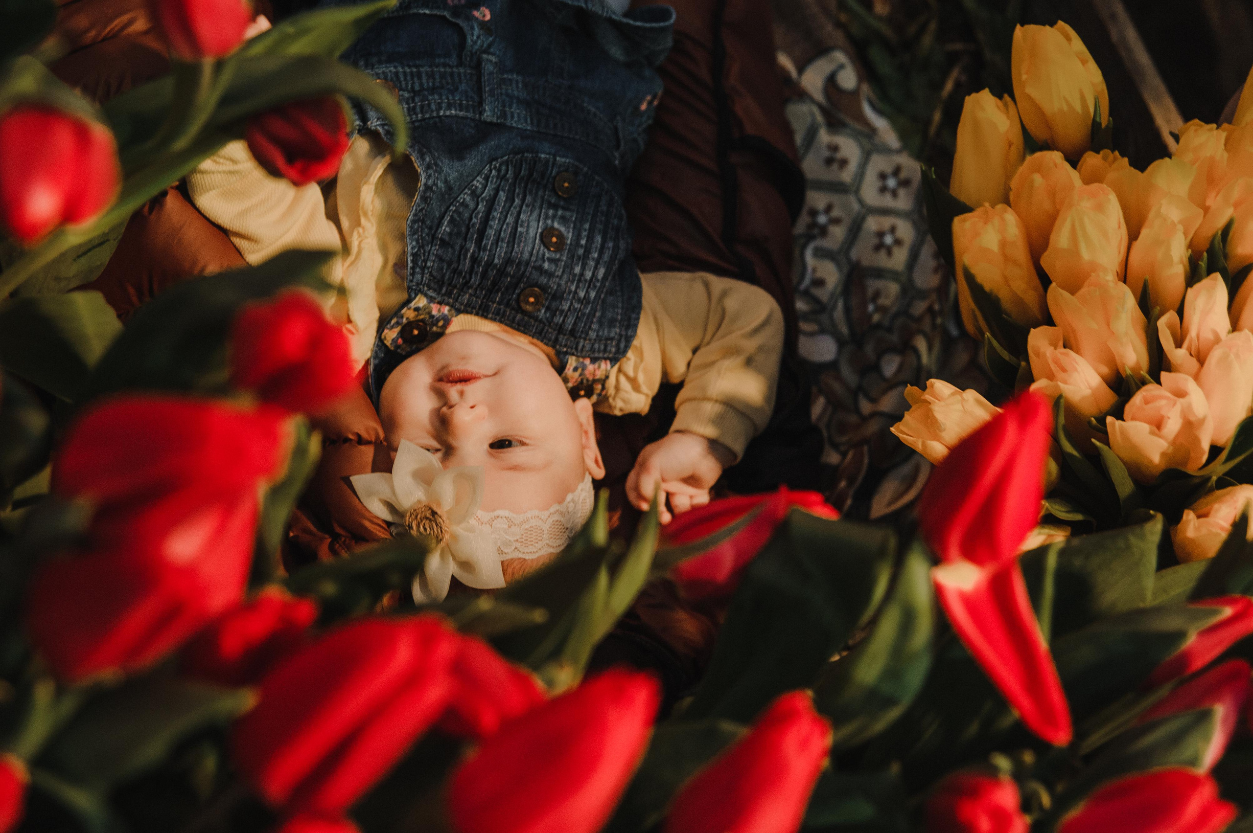 Фотосессия в тюльпанах. Свадебный и семейный фотограф в городе Смоленске