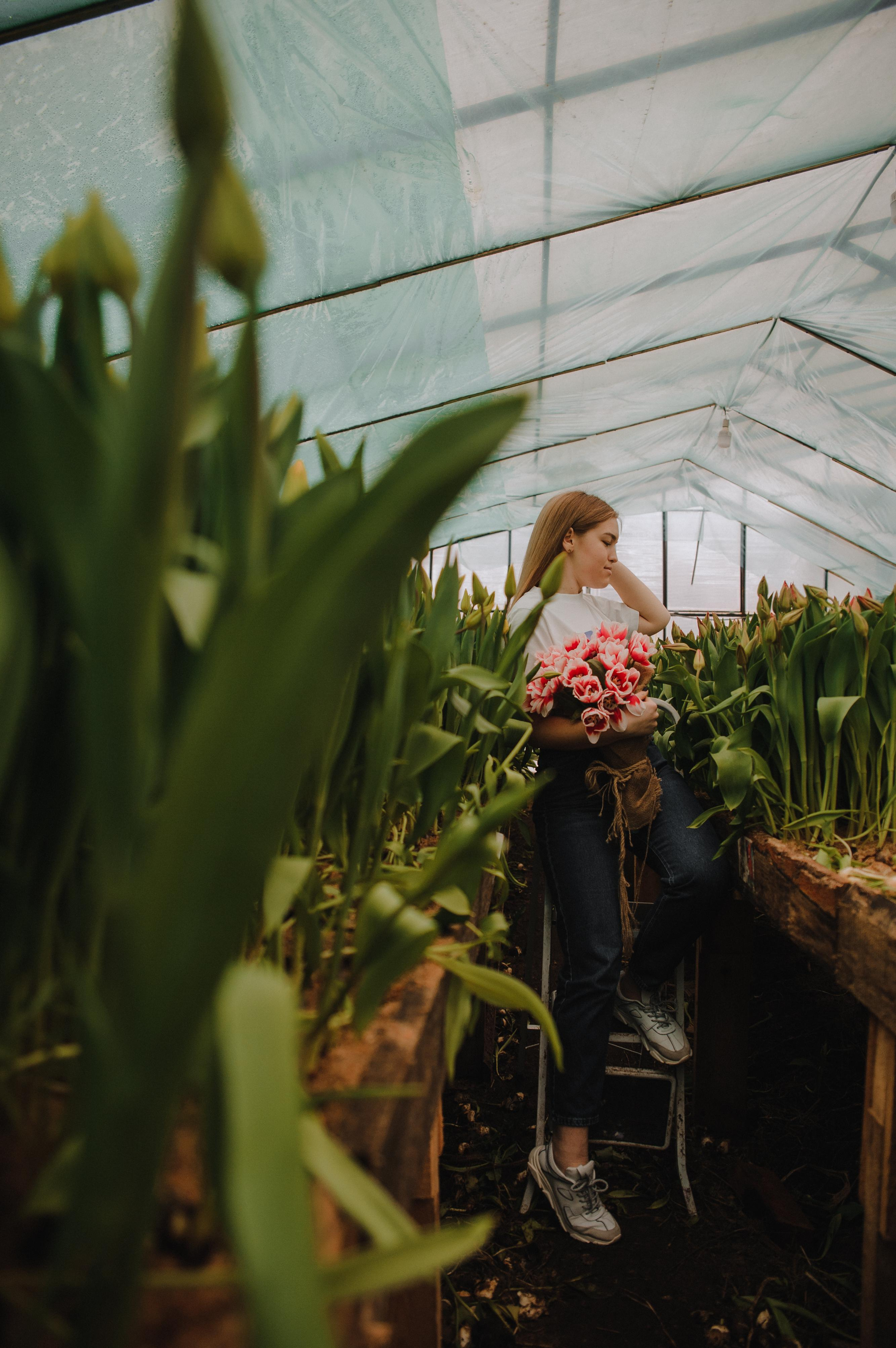 Фотосессия в тюльпанах. Свадебный и семейный фотограф в городе Смоленске