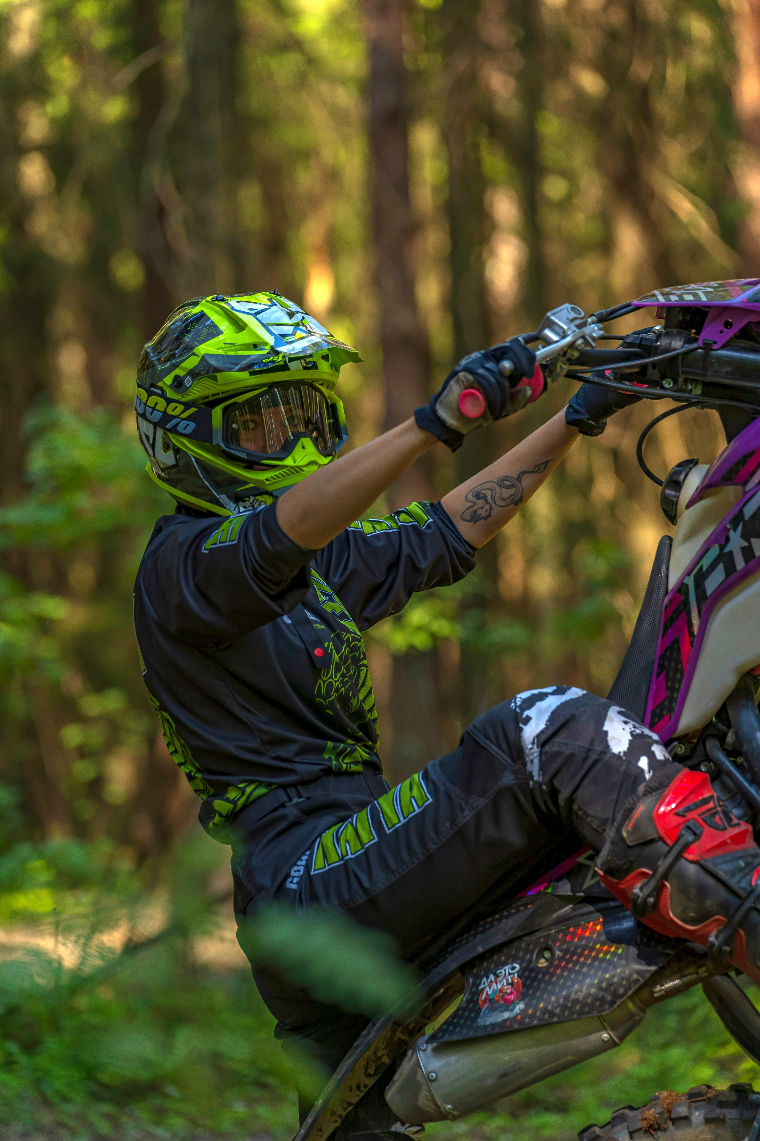 Катя Ли. Графический дизайнер Илья Левченко