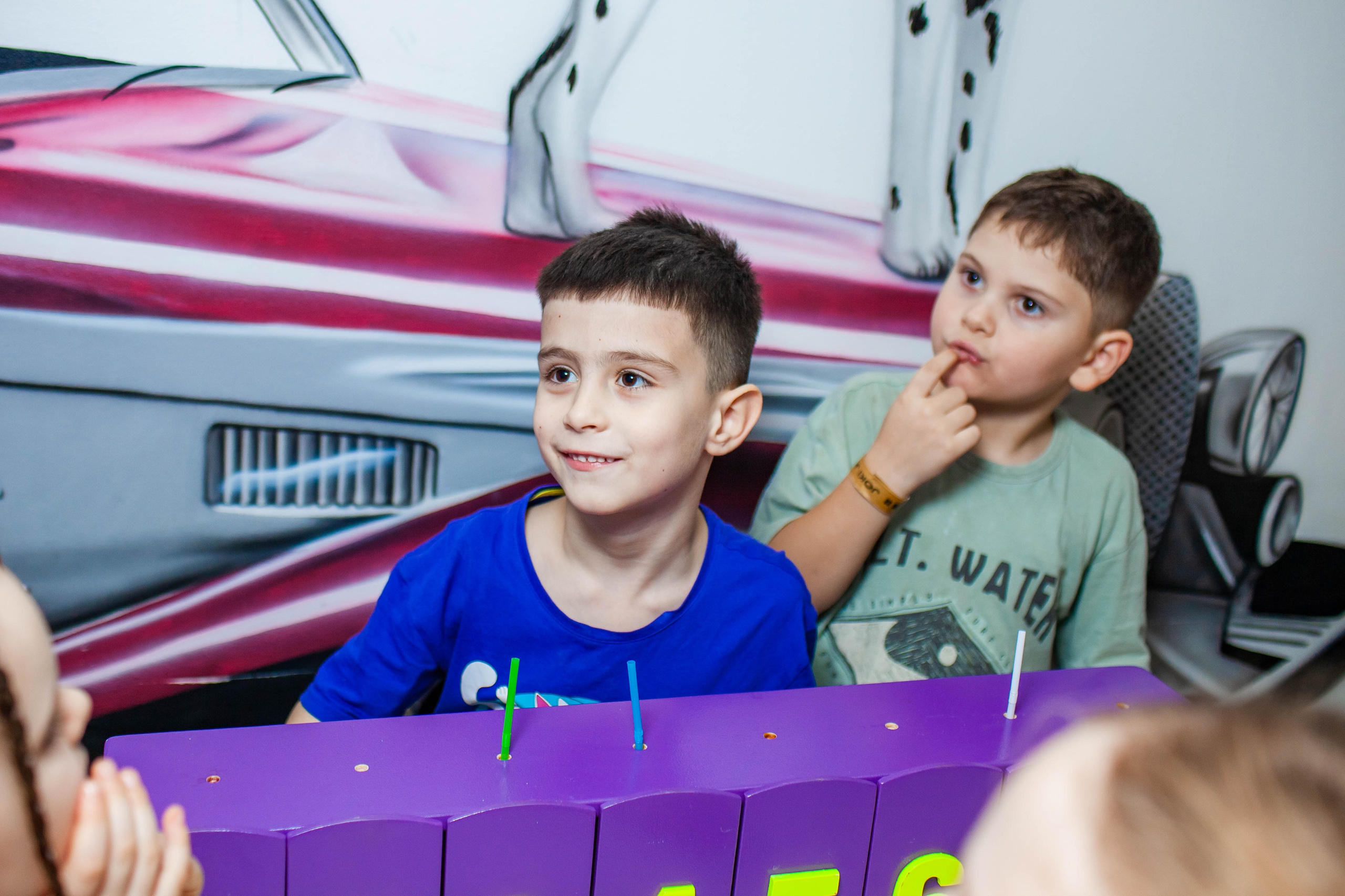 Неон Челендж День рождения Ярослава. Детский и семейный фотограф в Санкт-Петербурге Елизавета Сорокина
