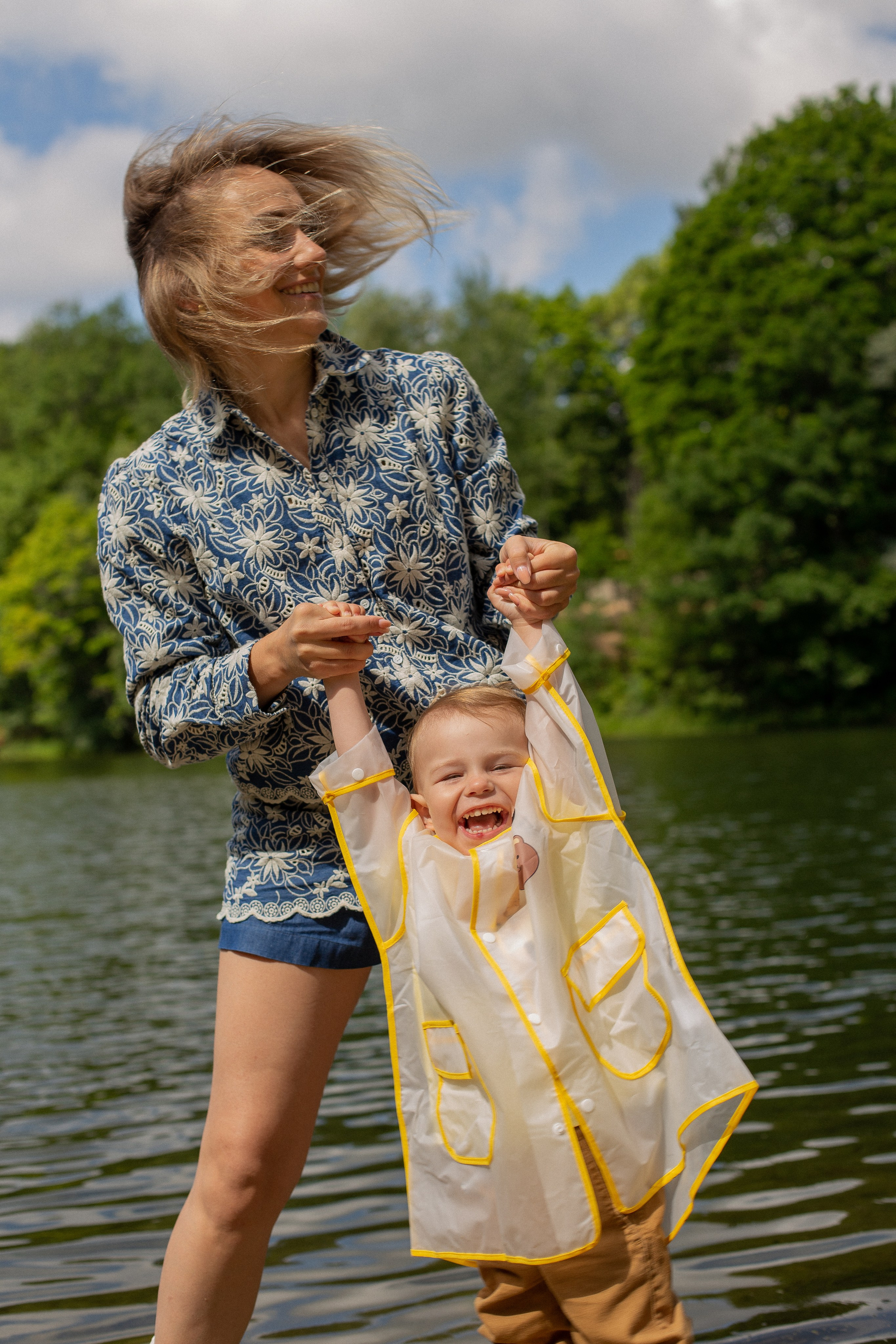 Sunny & Rainy. Fotograf u Crnoj Gori-porodično fotografisanje sa djecom, lovestory, nekretnine