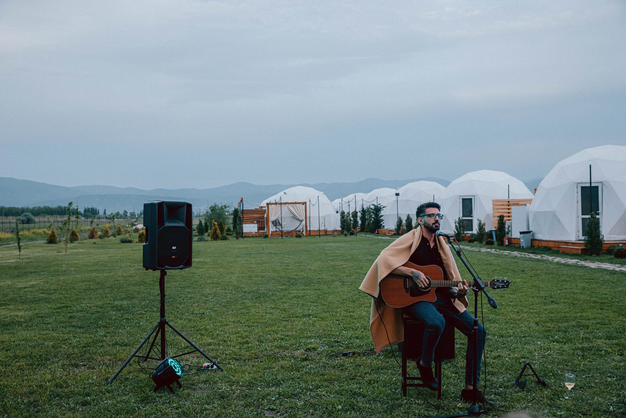 Репортажная съёмка networking Tbilisi концерт Merab Amzoevi. Свадебный фотограф Грузия Тбилиси