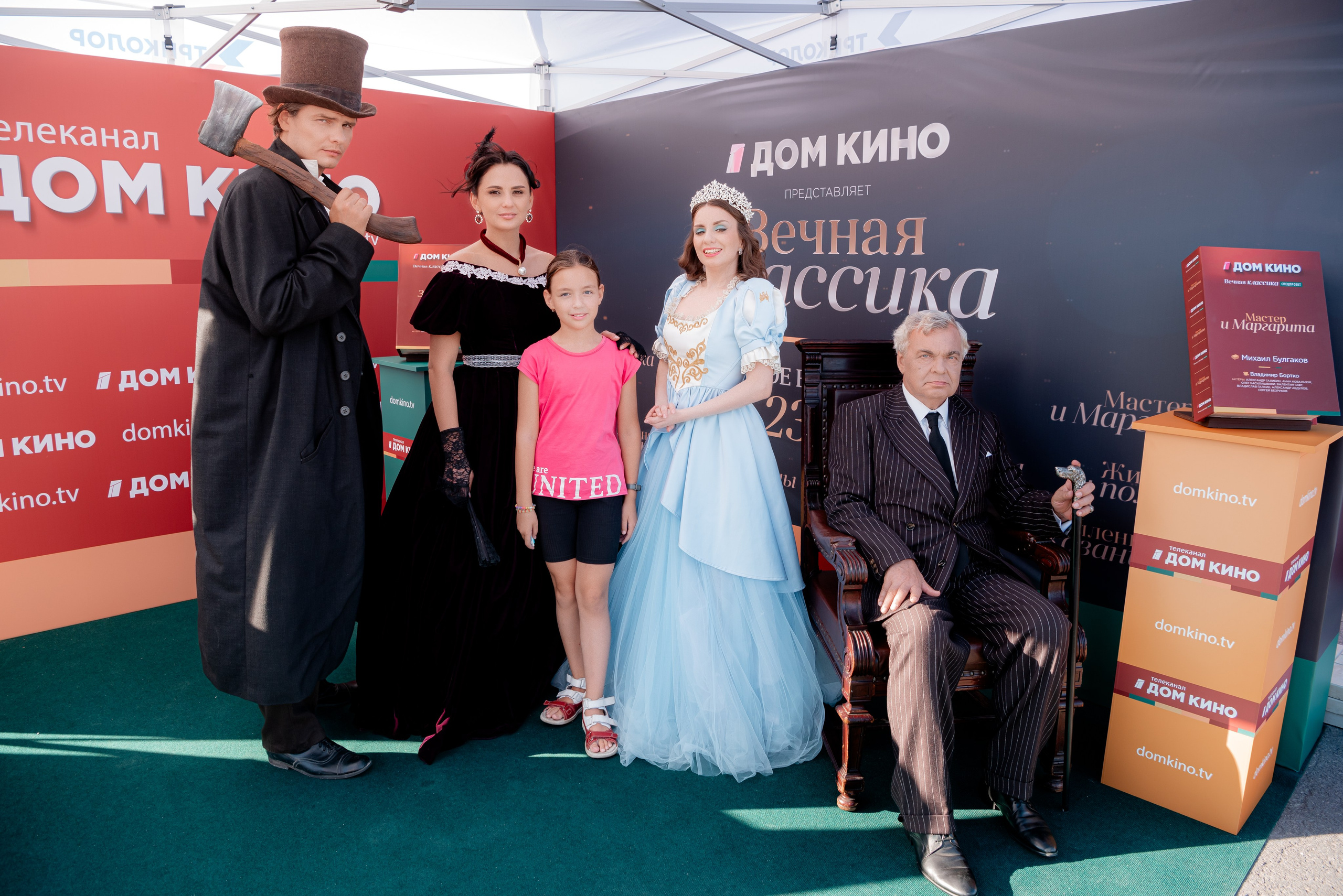 Портретные фото с артистами в палатке Триколор Дом Кинов на день города Волгоград. Фотограф в Волгограде и Волжском Александр Горбань