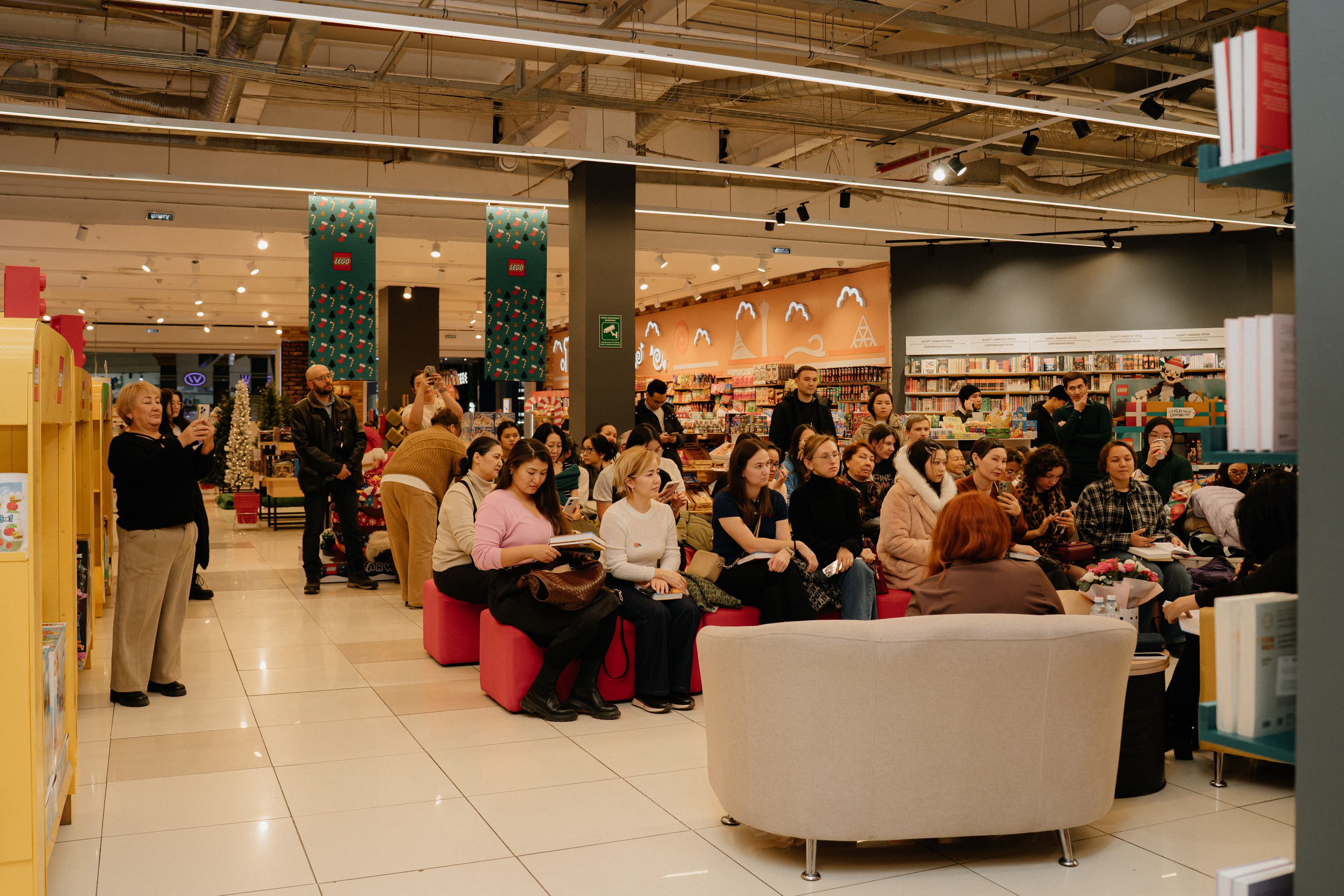 Мария Омар презентация книги. Крис Богомазова