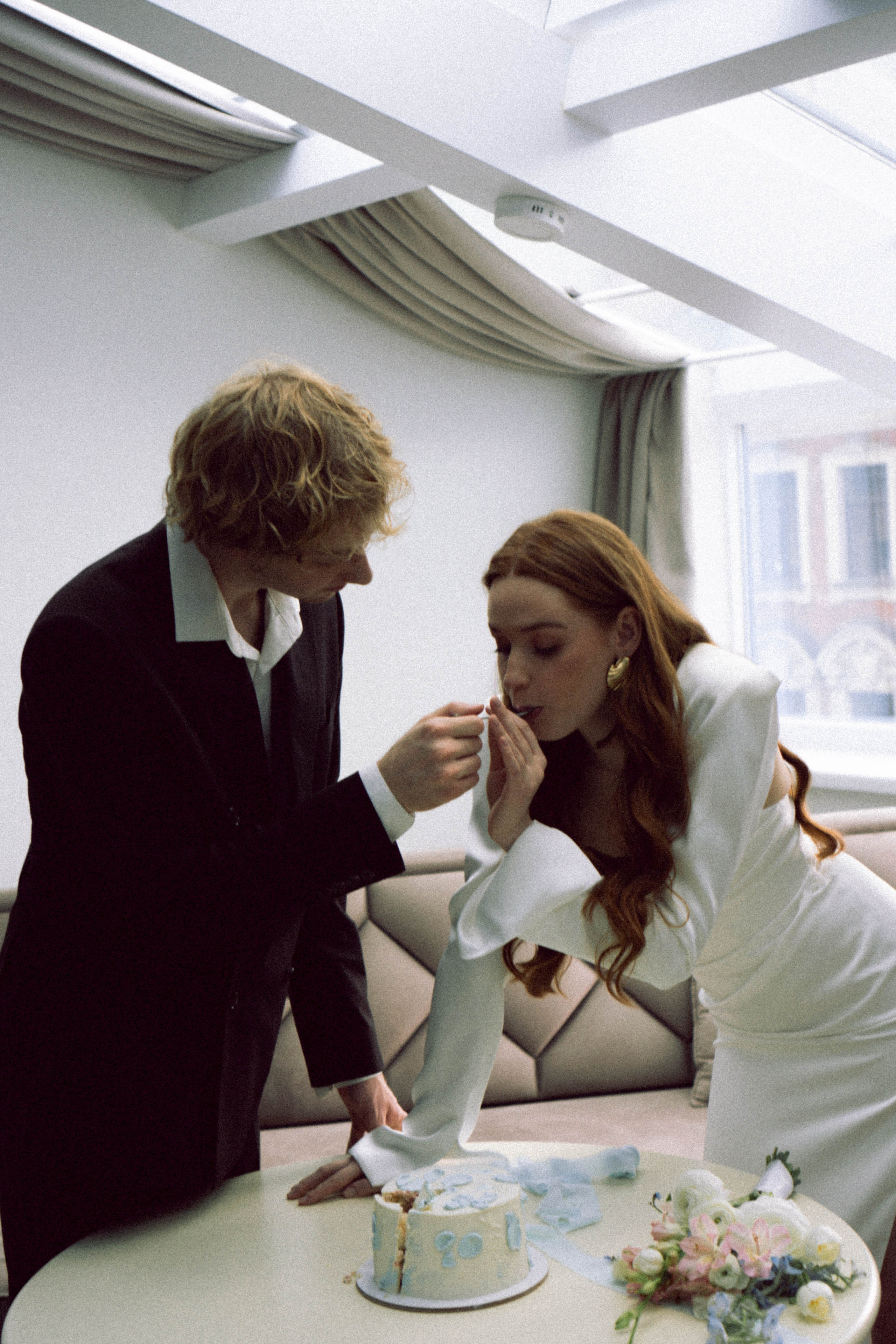 СВАДЕБНАЯ СЬЕМКА В ОТЕЛЕ. СБОРЫ ЖЕНИХА И НЕВЕСТЫ И ТАКЖЕ ТОР И ПОДГОТОВКА К ПРОГУЛКЕ. Профессиональный фотограф, Санкт-Петербург — Виктория Богомолова