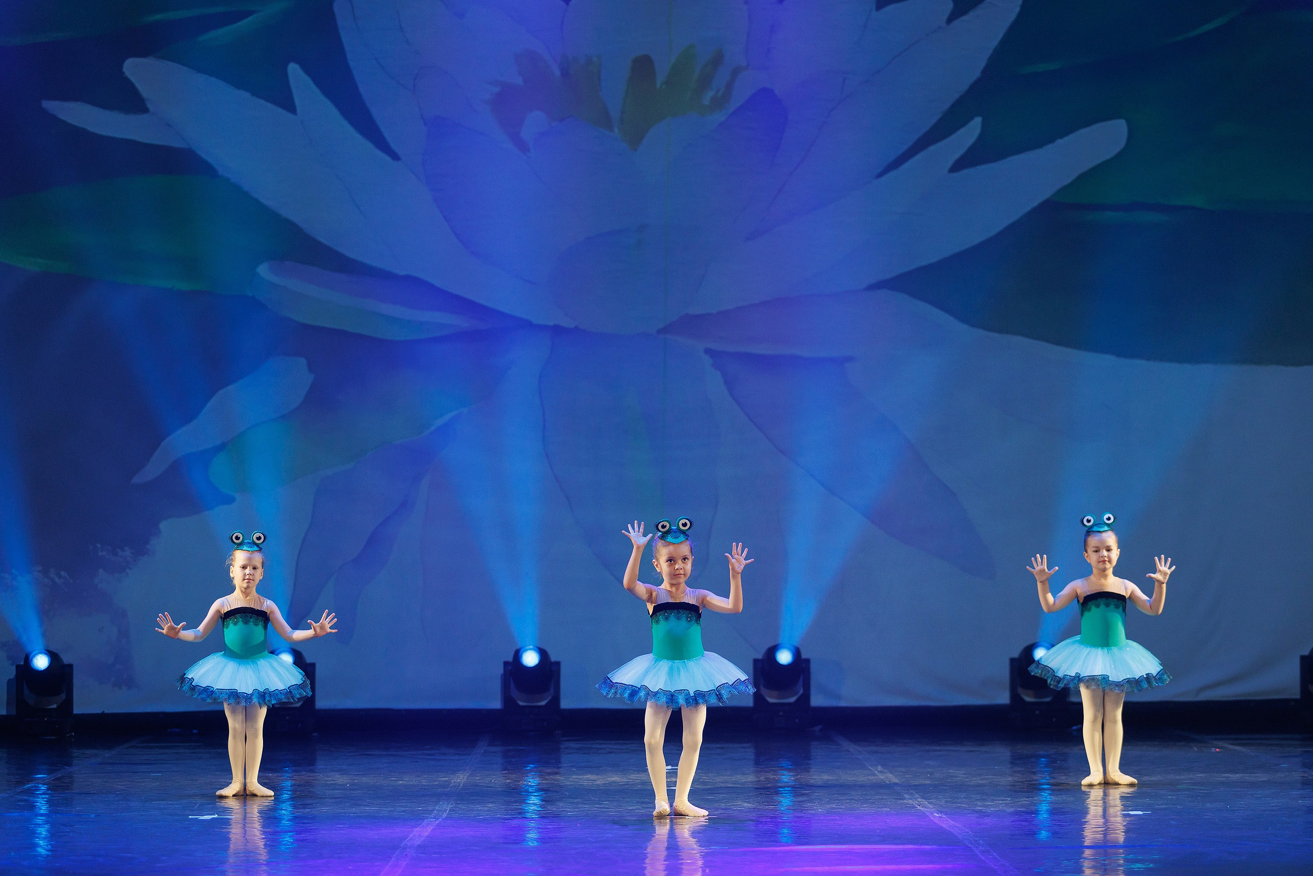 Репортажная фотосъемка отчетного концерта студии танцвев LilBallerine. Профессиональный фотограф в Новосибирске