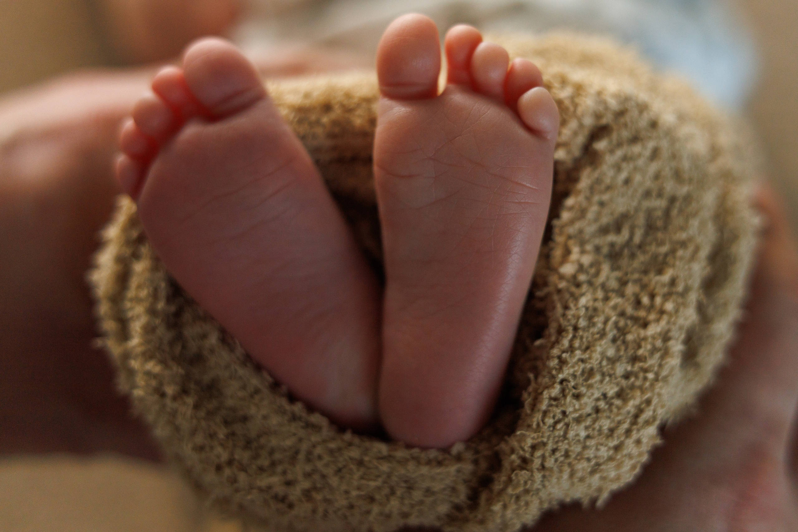 новорожденный ребенок маленькие ножки 