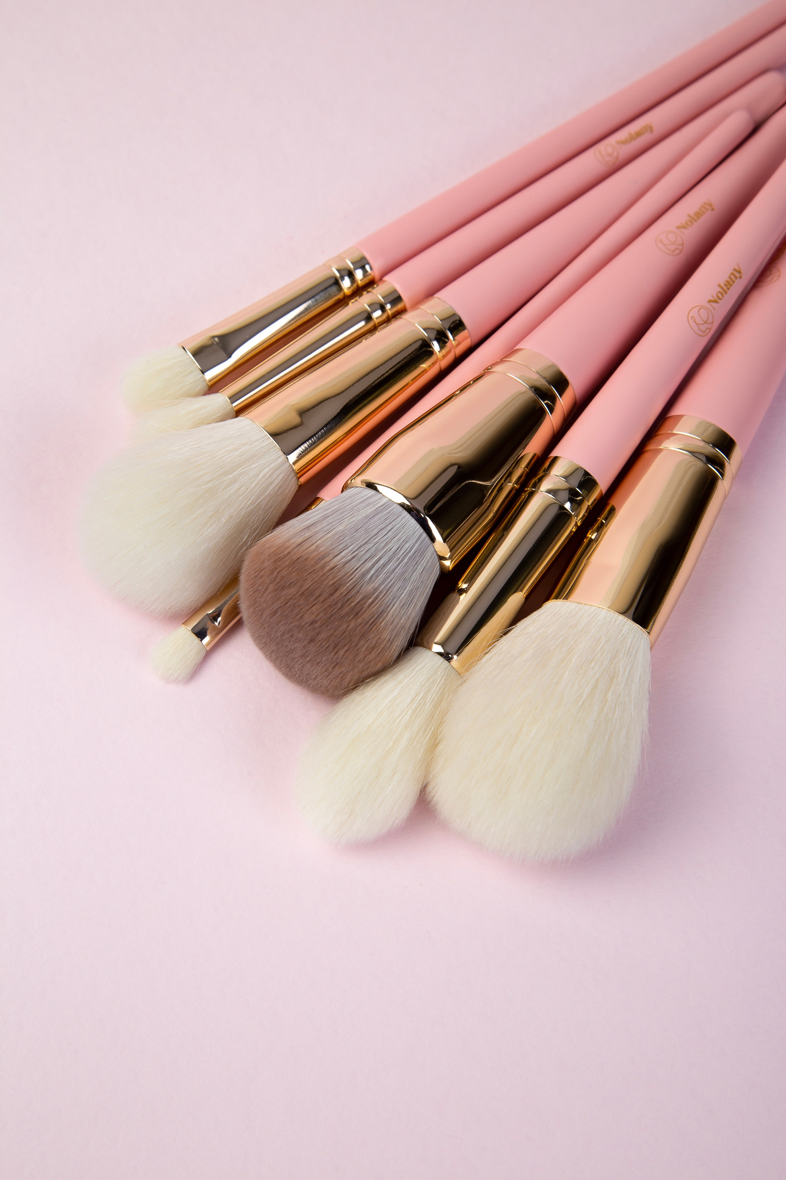 Профессиональная предметная съемка кистей для макияжа для маркетплейсов. Фотограф Анна Татаурова | Авторская фотосъемка в Москве