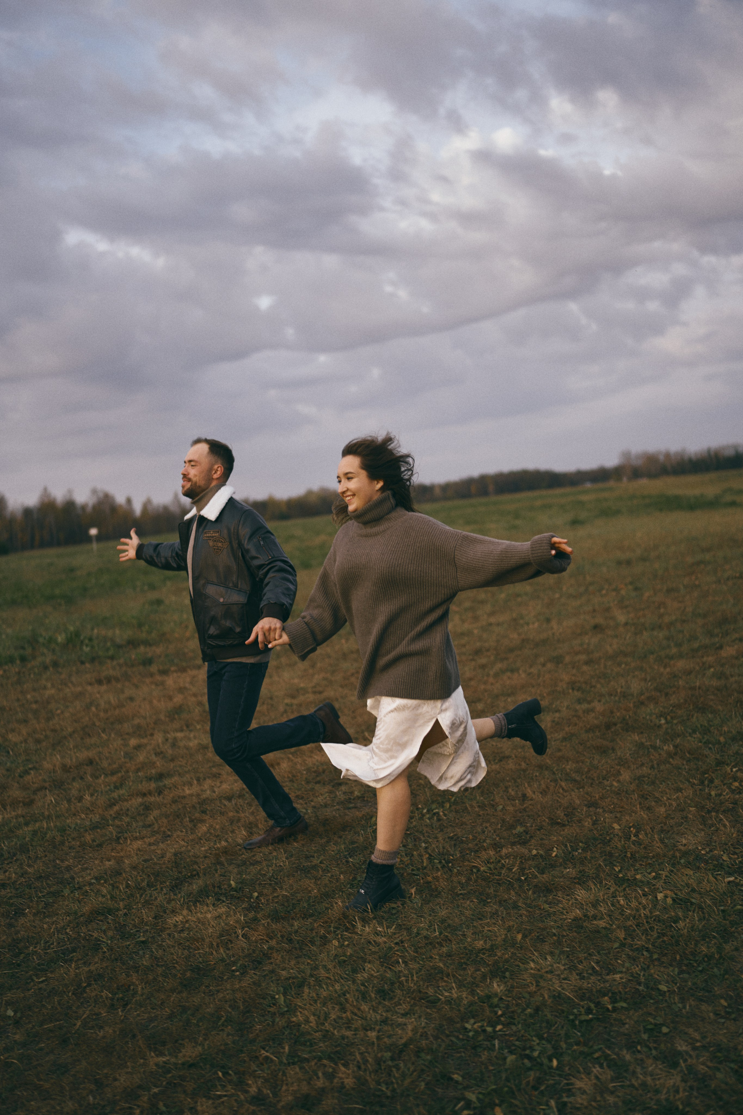 Самолеты, аэродром и двое. Фотограф Киров Анжелика Некрасова