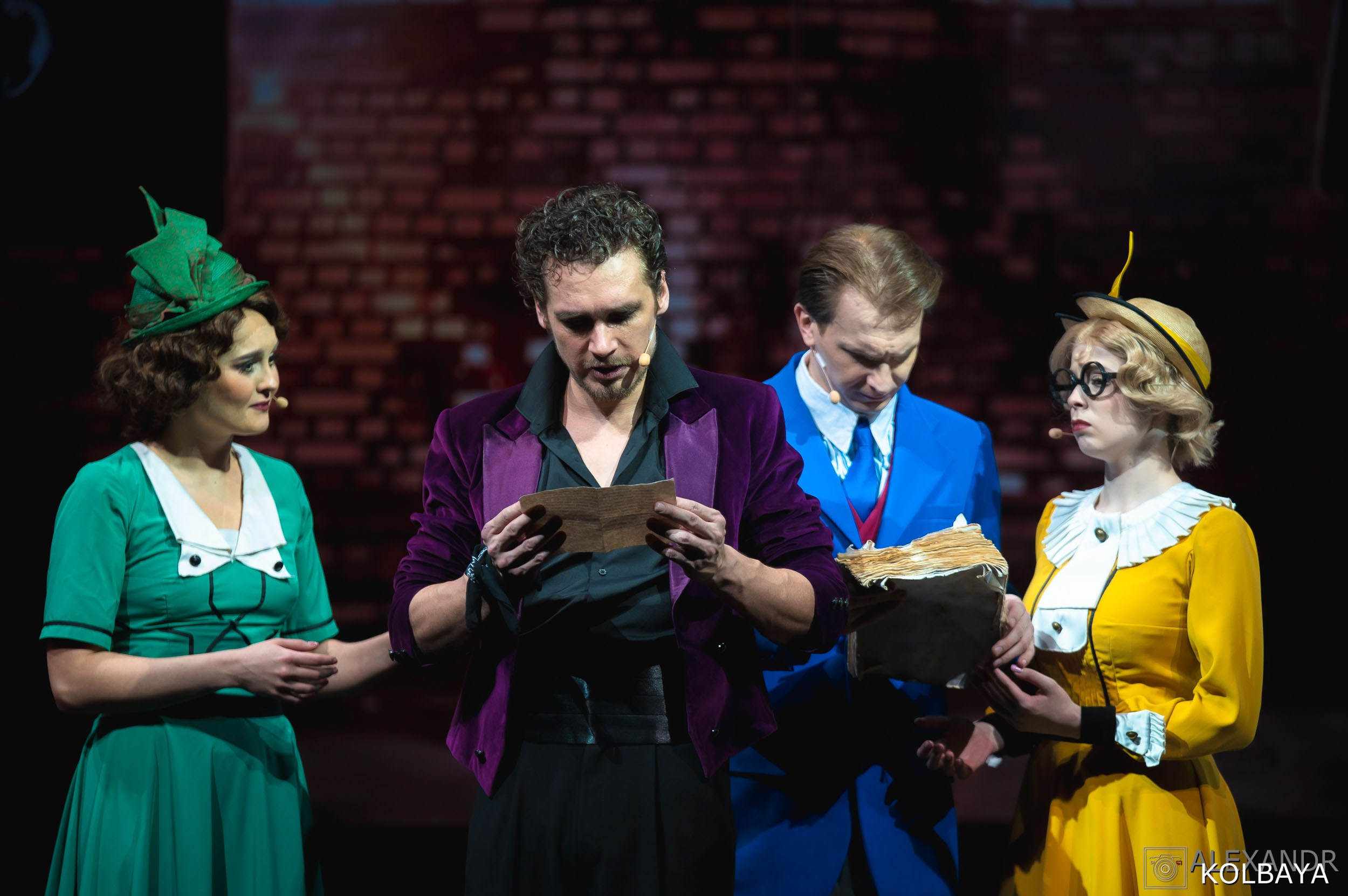 Фотографии со спектакля «Привет, я тетя Чарли». Концертный и театральный репортажный фотограф в Москве Александр Колбая