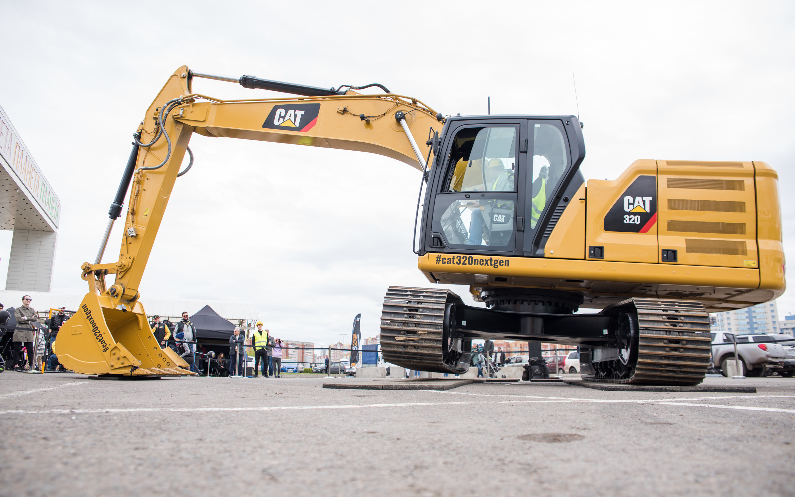 Фоторепортаж на Планете — CAT восточная техника