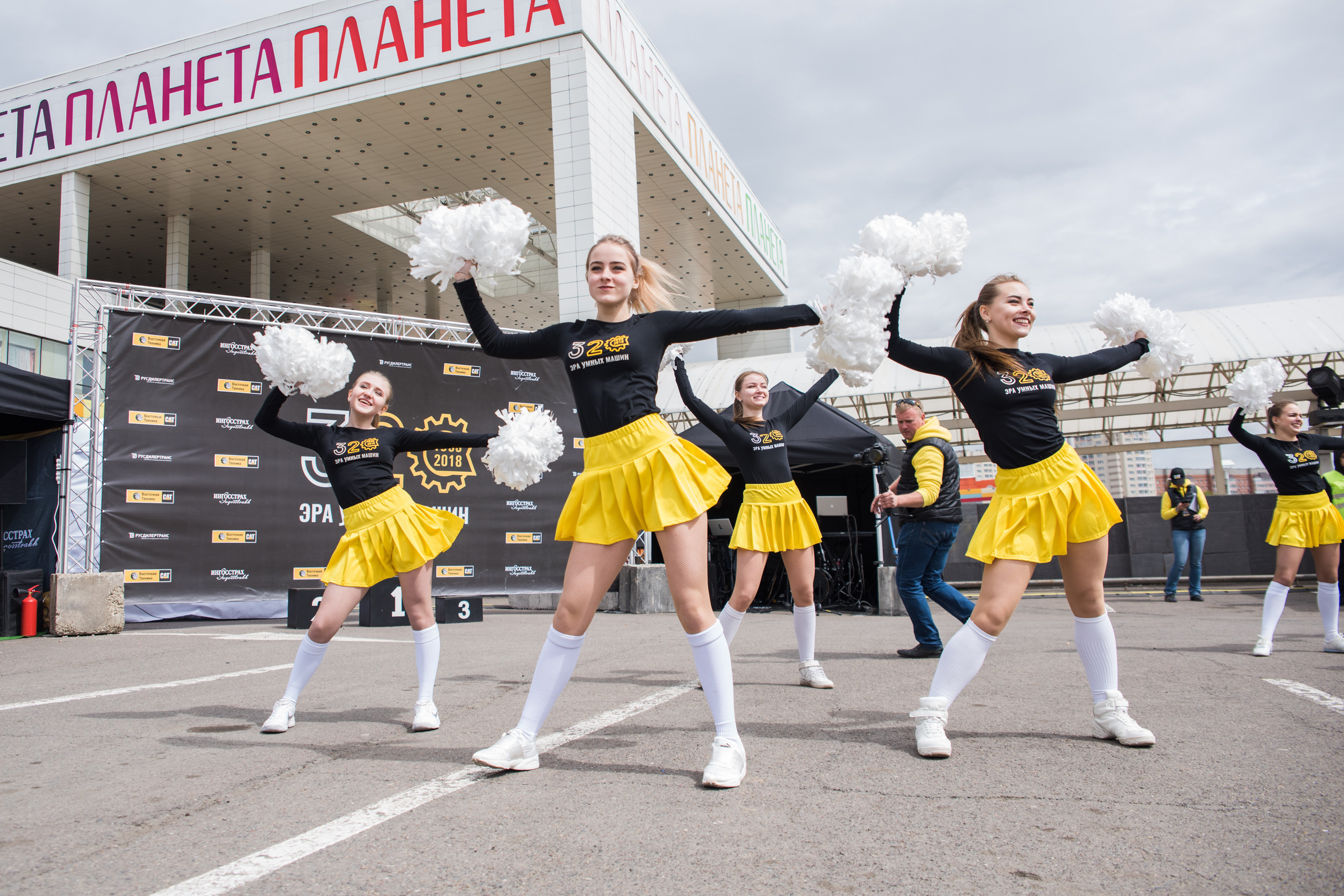 Фоторепортаж на Планете — CAT восточная техника