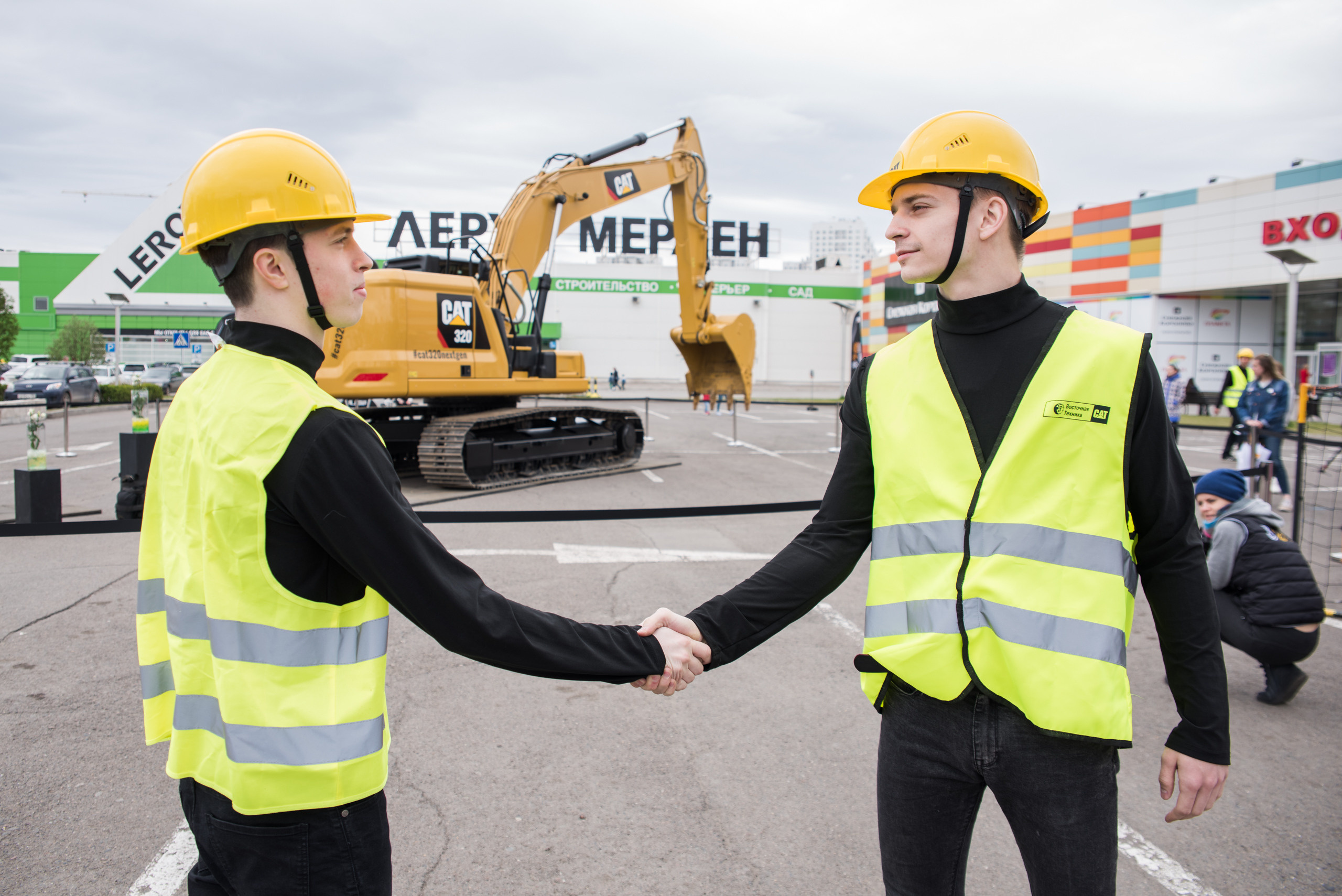 Фоторепортаж на Планете — CAT восточная техника