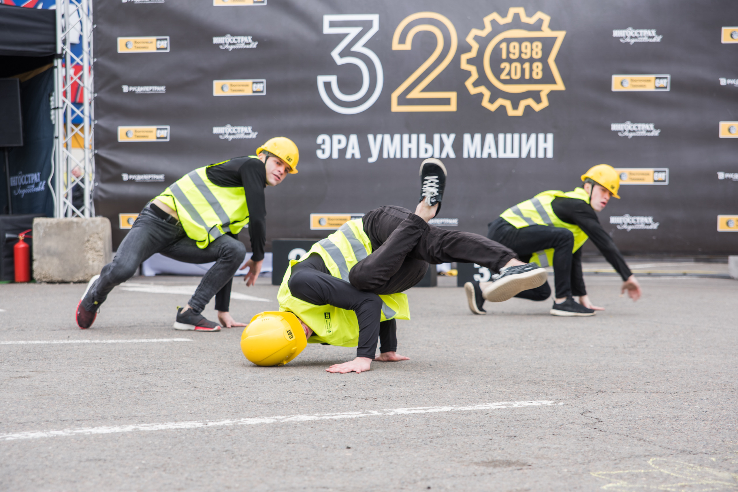 Фоторепортаж на Планете — CAT восточная техника