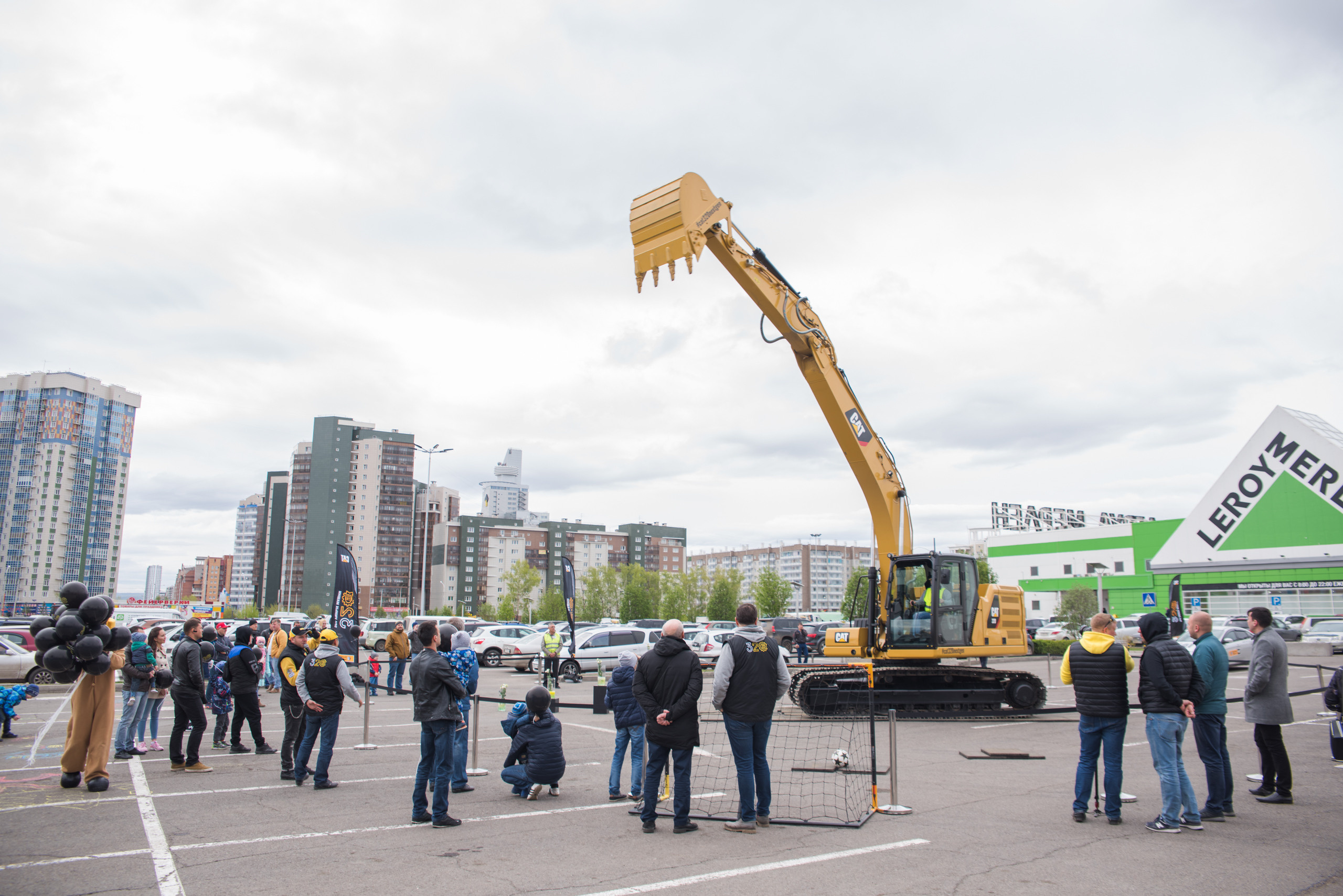 Фоторепортаж на Планете — CAT восточная техника