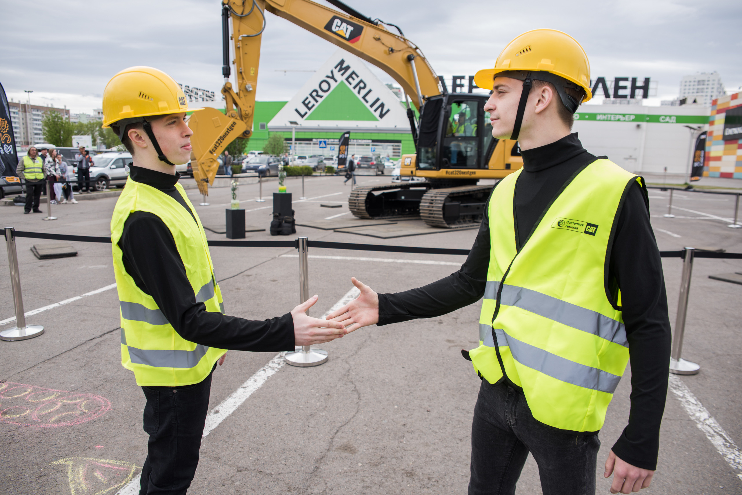 Фоторепортаж на Планете — CAT восточная техника