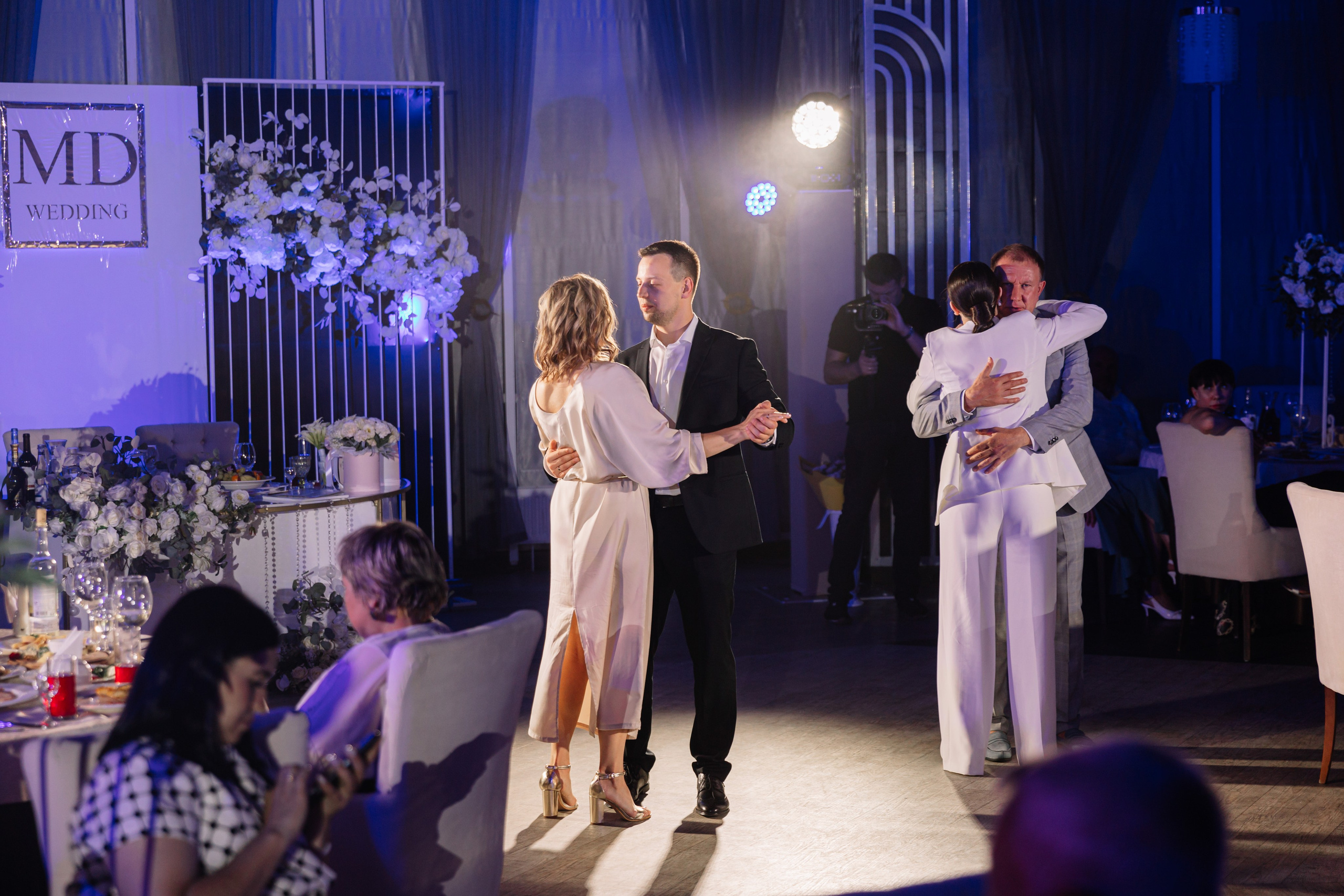 Банкет в Eleven. Свет на свадьбу Нижний Новгород Friends Rent