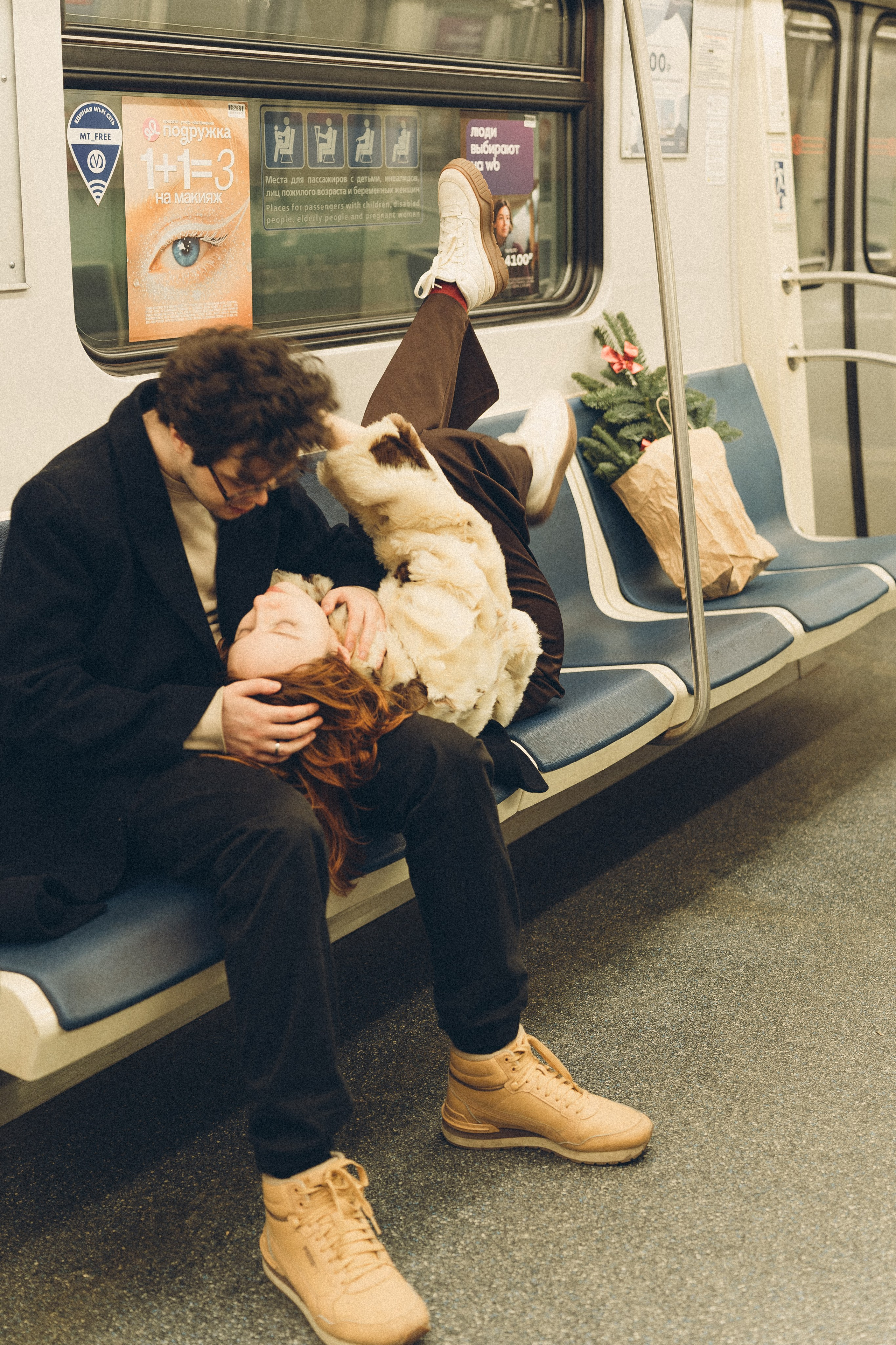 НОВОГОДНЯЯ ФОТОСЕСИИЯ ПАРЫ В МЕТРО ЛЮБОВЬ. Профессиональный фотограф, Санкт-Петербург — Виктория Богомолова