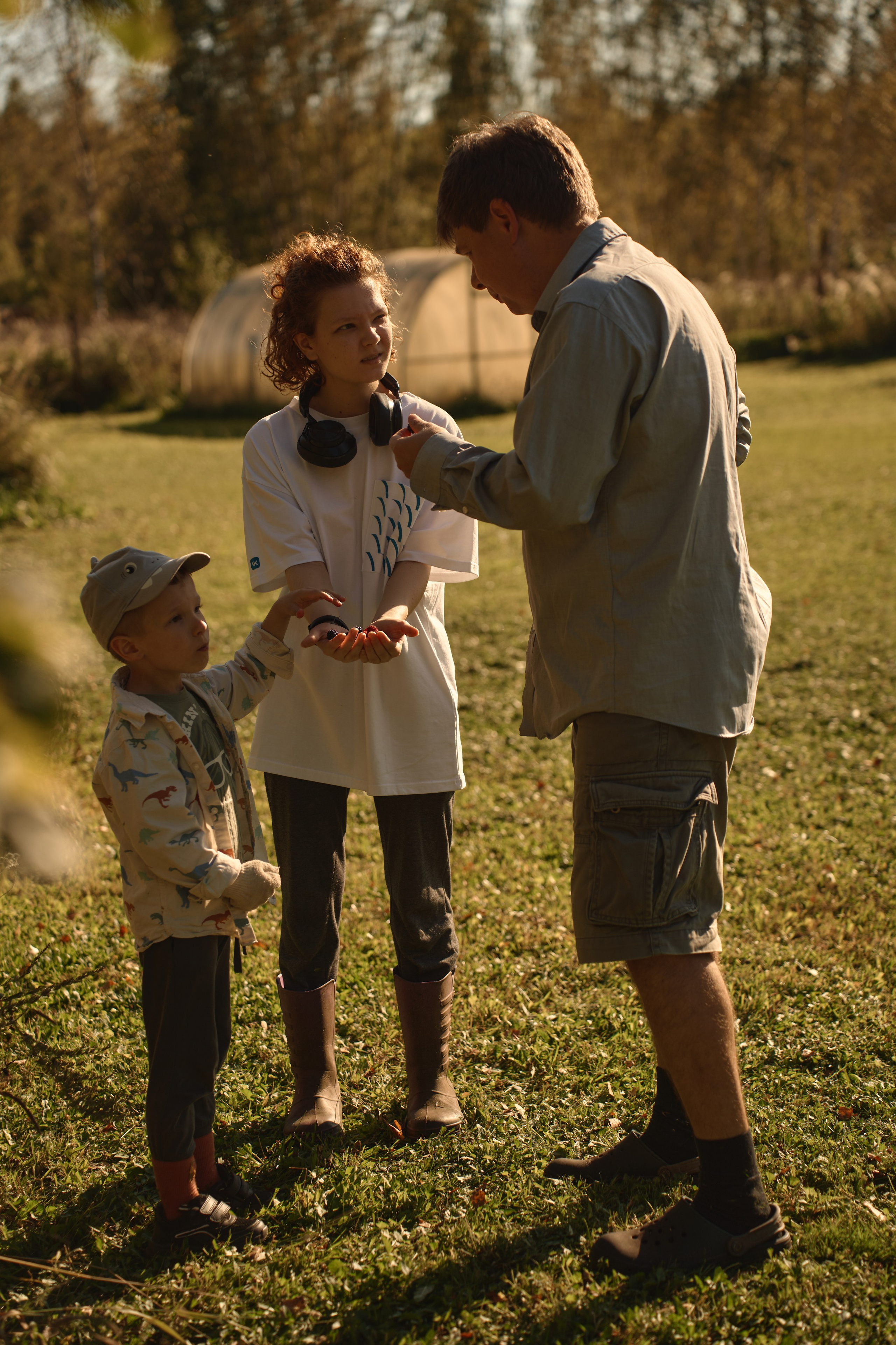 Семейный подряд по стрижке газона. Фотограф Женя Пашкина
