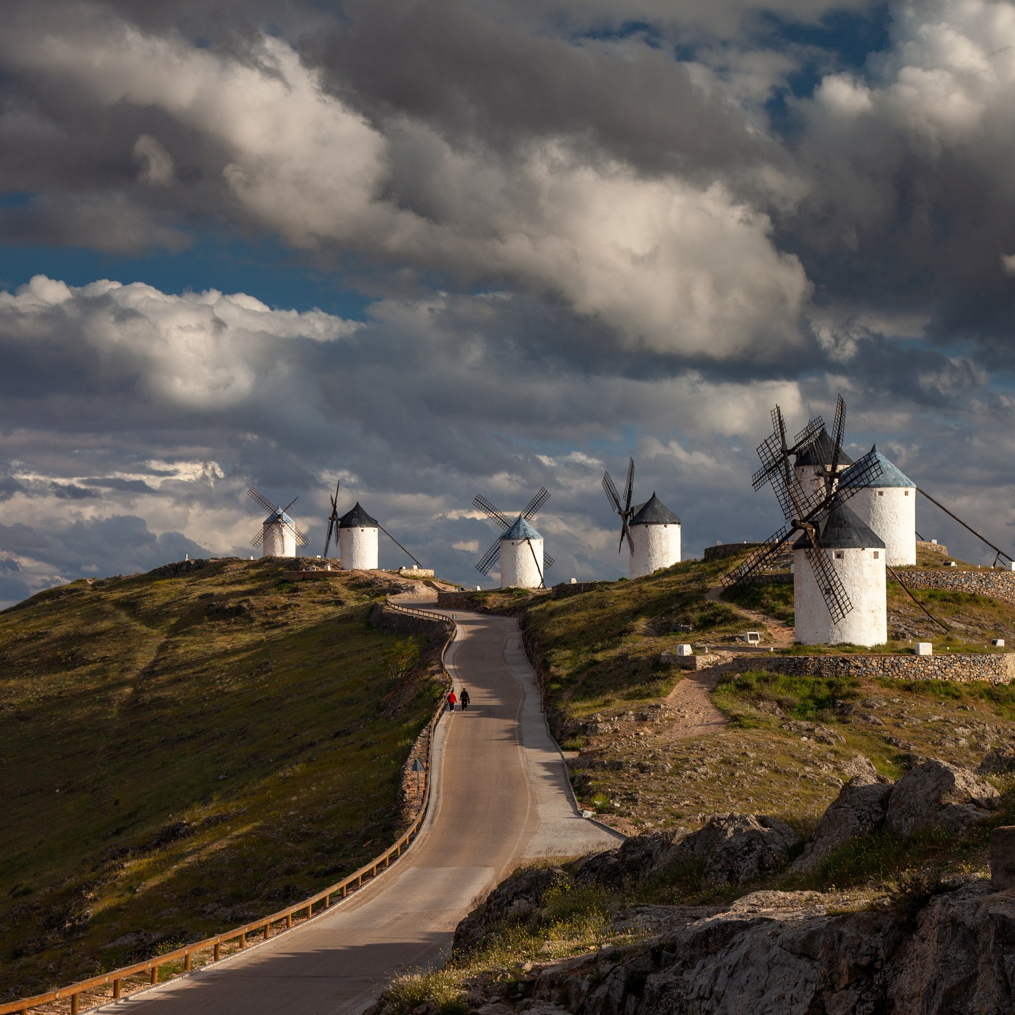 Consuegra España Molinos de viento de Don Quijote en la provincia de Toledo, Испания 2010. Фотограф Василий Буланов