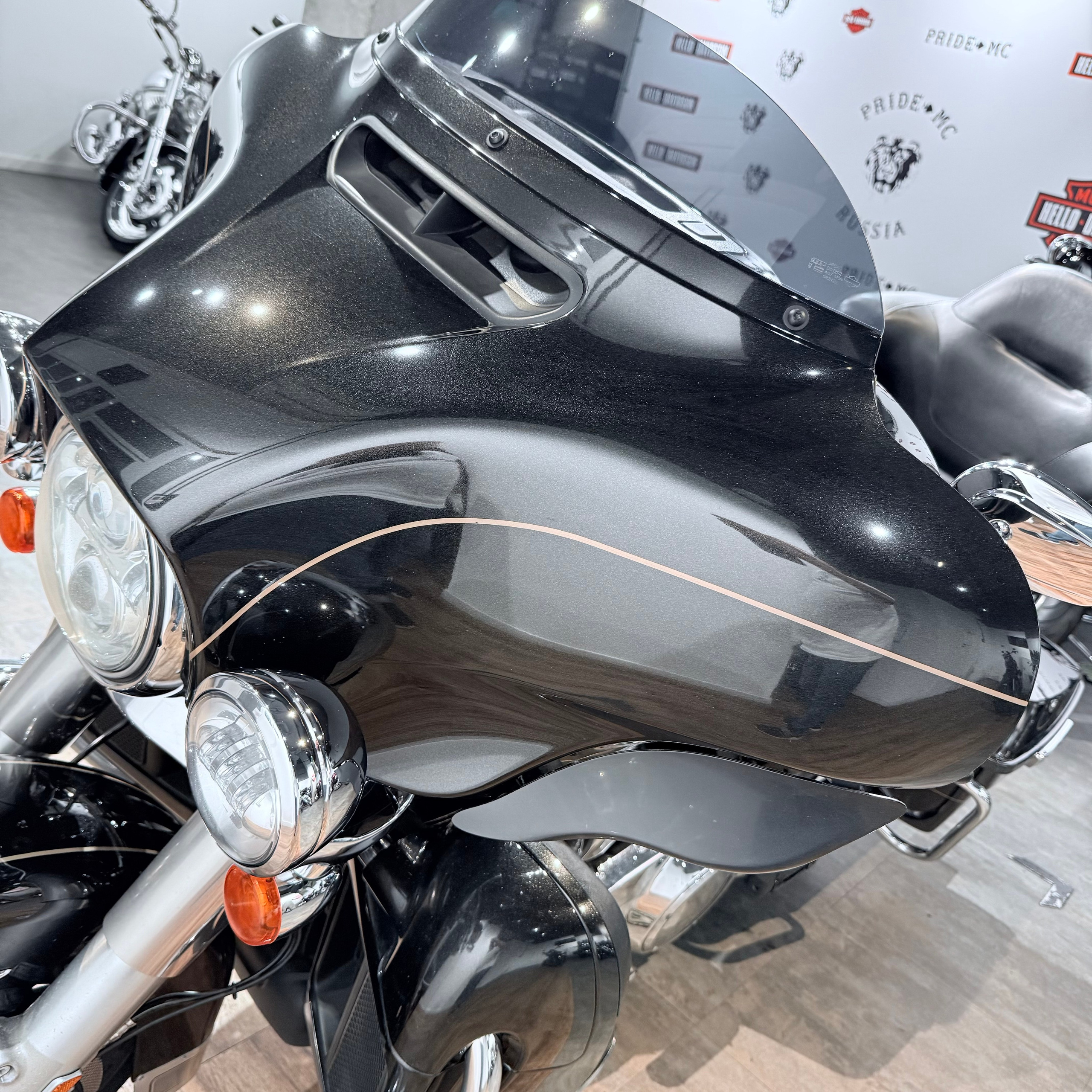 Купить Harley-Davidson 2017 Electra Glide Limited (Black Tempest) (Touring) — подробнее на сайте. Hello Davidson, Москва. Только хорошие мотоциклы…