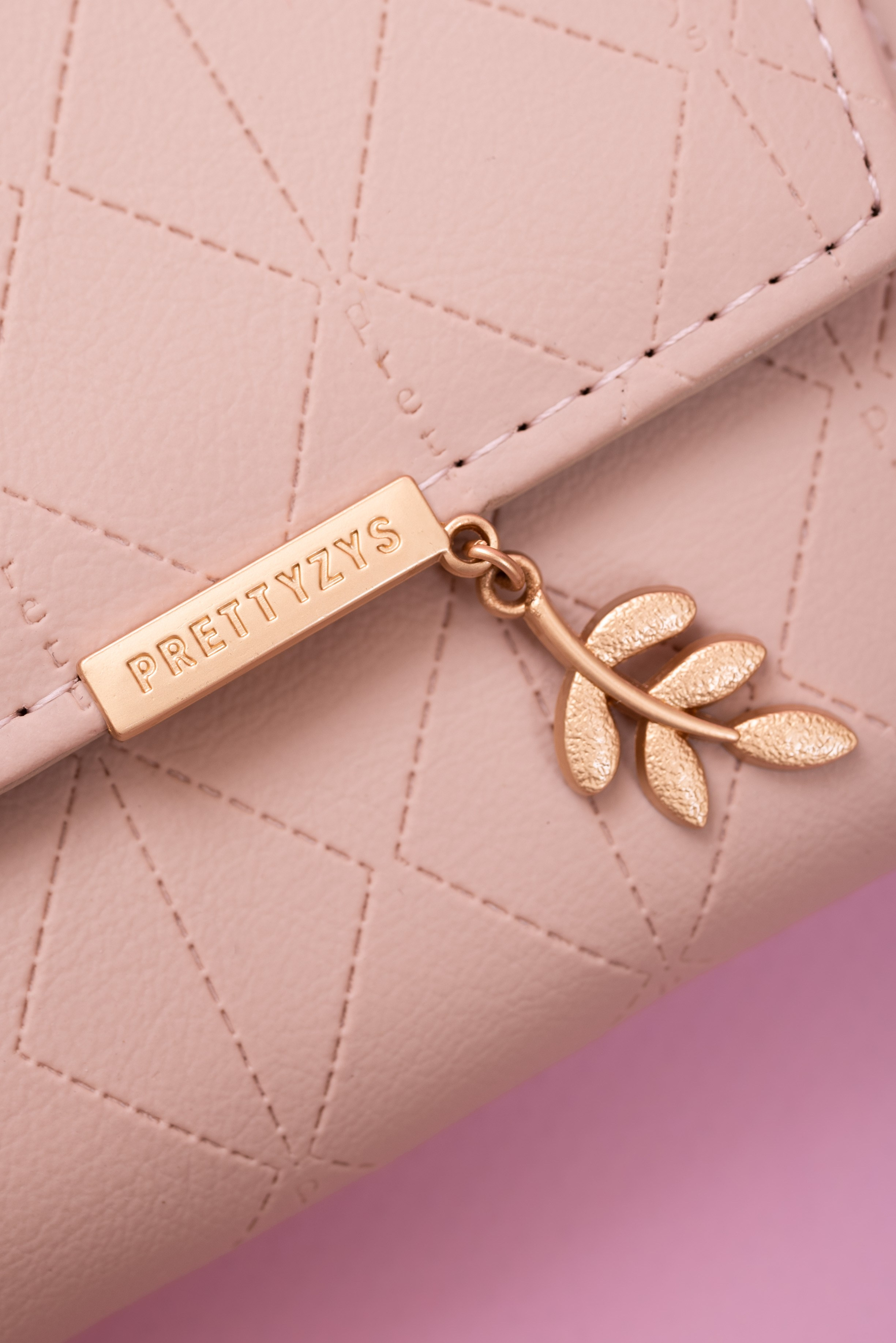 Кошельки. Предметный фотограф, фото для маркетплейсов Пятигорск, КМВ