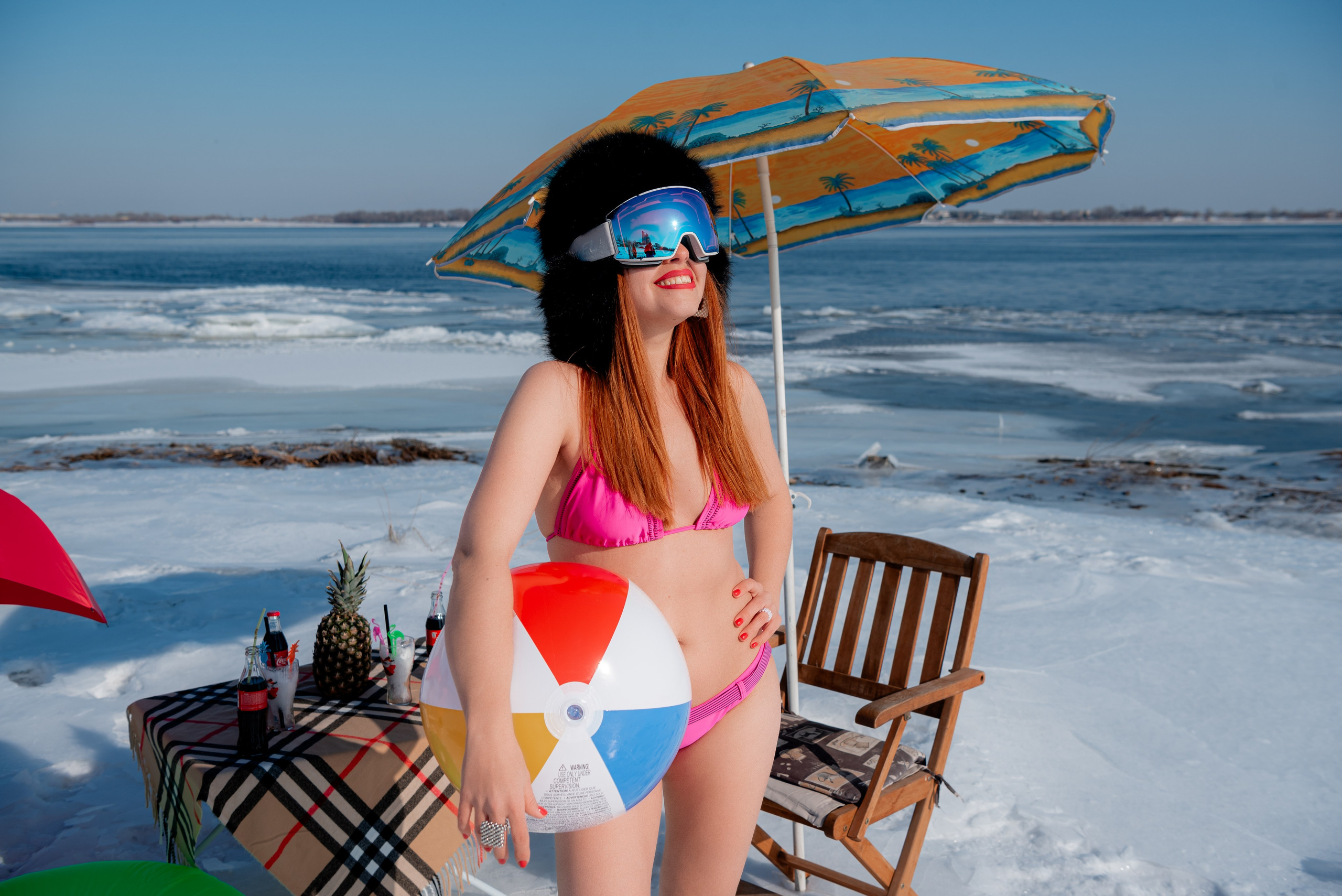 Моржи на Волге. Девушки в купальниках на снегу. Волгоград. Фотограф в Волгограде и Волжском Александр Горбань