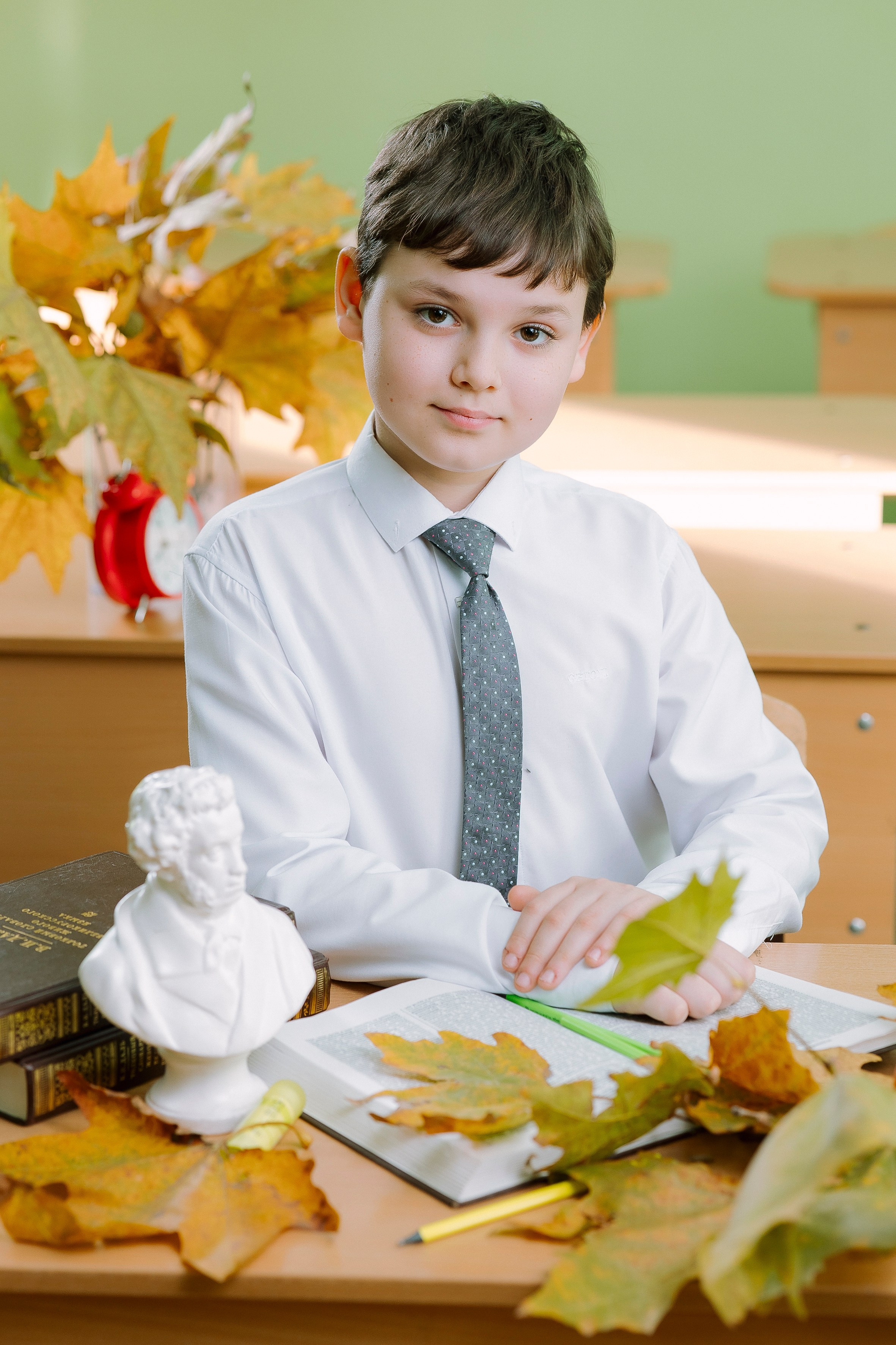 Портреты за партой в классе- Осень. Выпускные альбомы Натальи Бутко: Новороссийск, Анапа, Геленджик