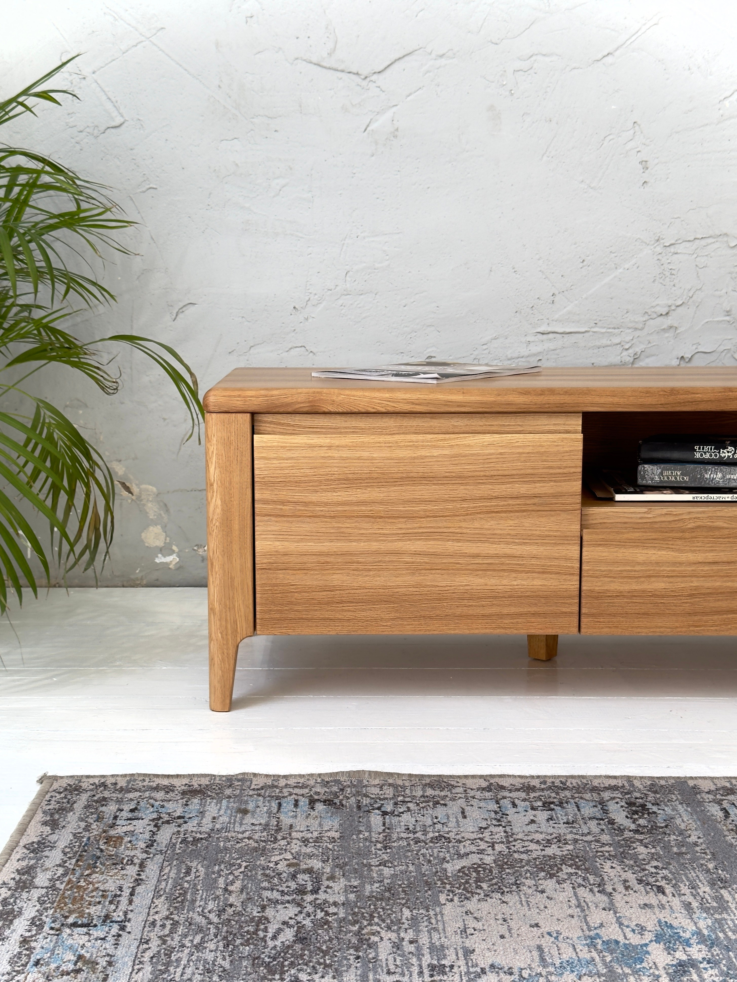 ТВ тумба из массива с ящиками / ТВ тумба 160 см из массива / тумба ТВ под большой телевизор / ТВ тумба из массива купить в Москве / тумба под телевизор из дерева СПб