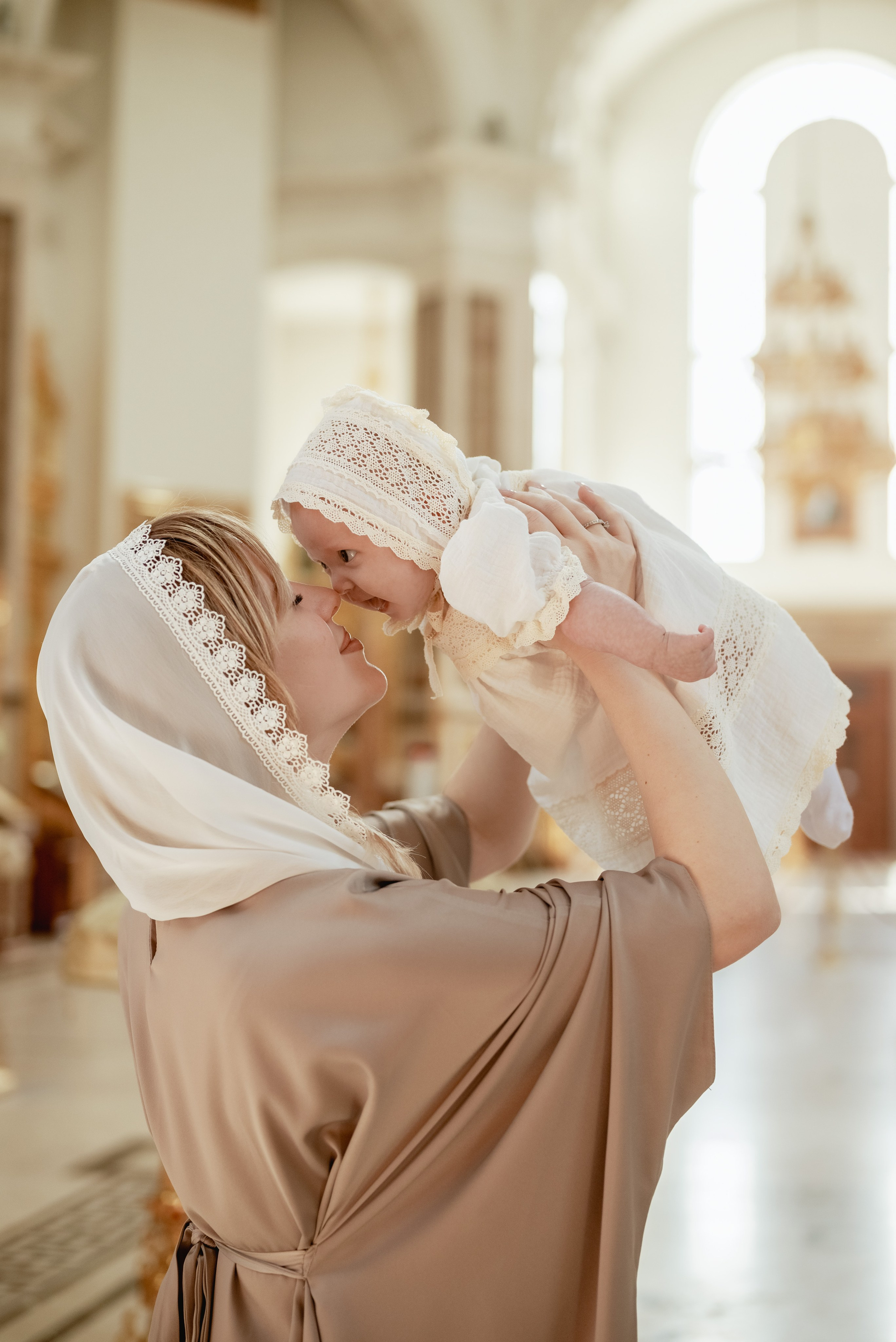 Крещение в храме Петра и Февронии. Юлия Басня семейный и свадебный фотограф в Донецке
