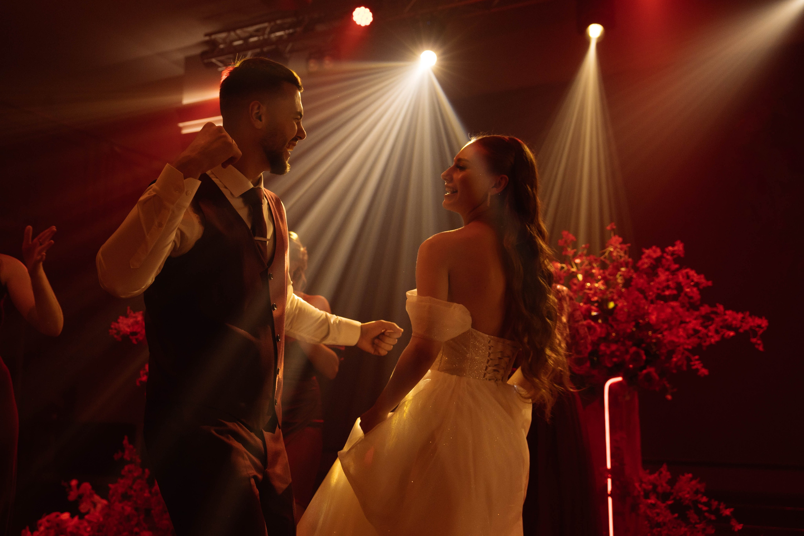 Red wedding. Свадебный фотограф Красноярск Элина Леонова