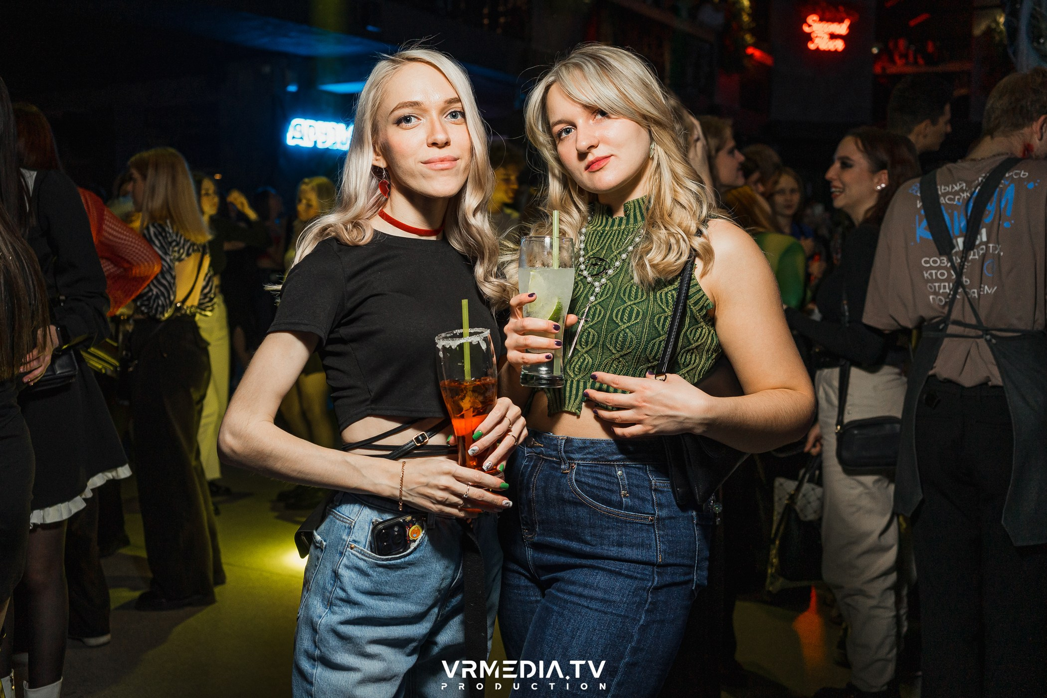 Halloween ARACHNOPHOBIA в баре «Друзья»