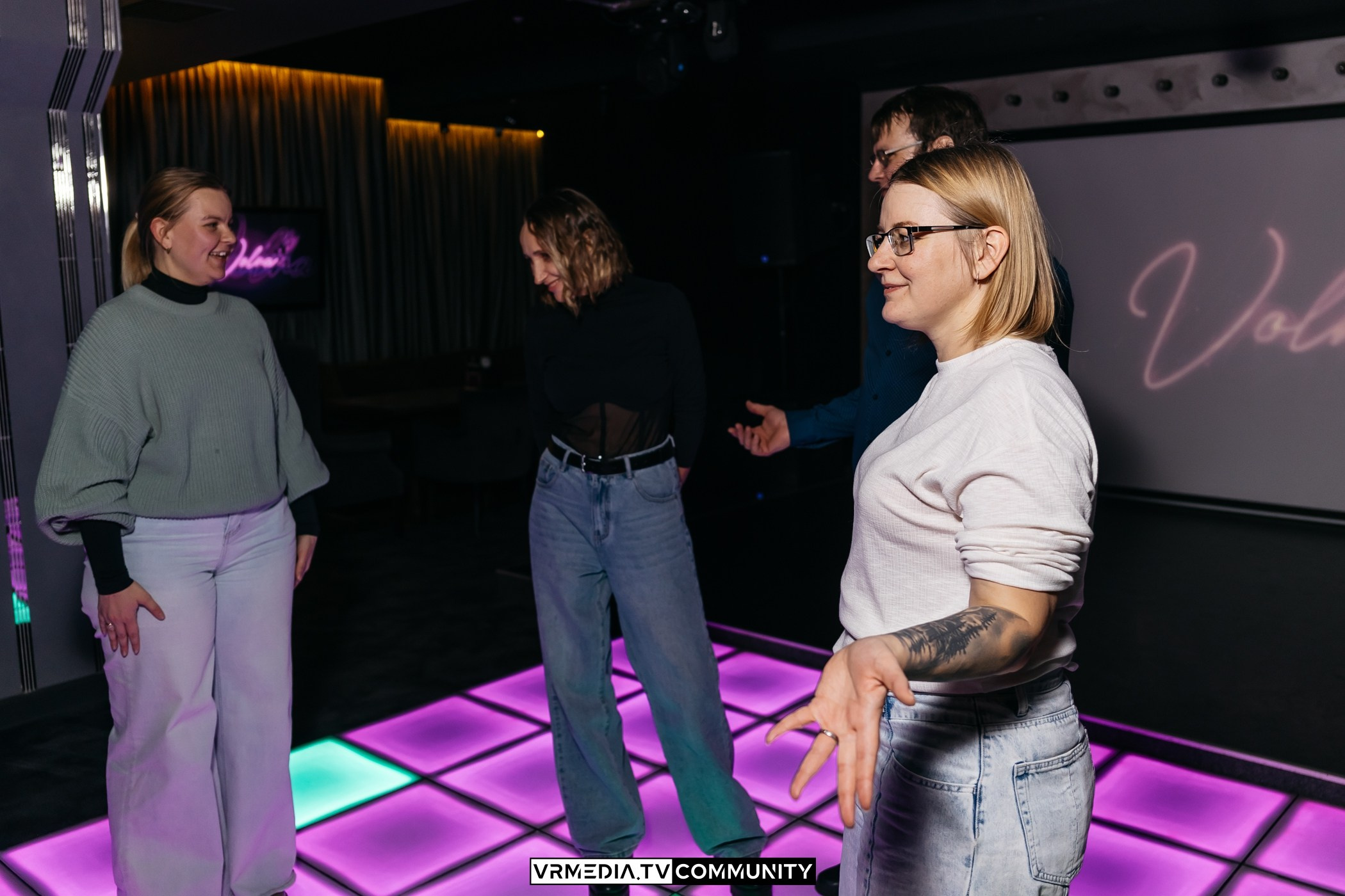 Вечер в караоке-баре «Volna»