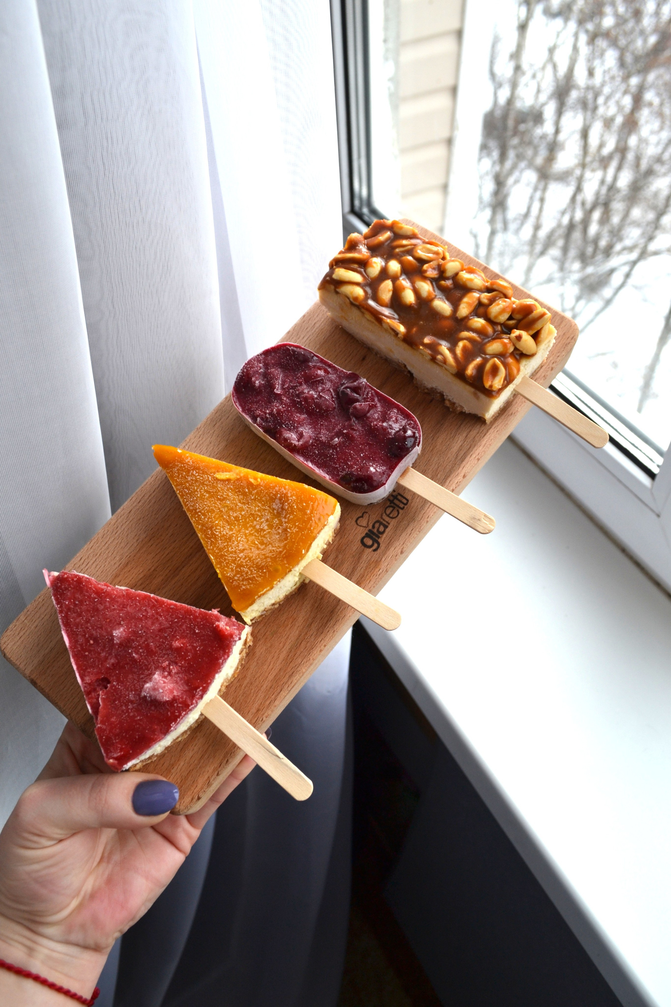 Чизкейки на палочке. Семейная кондитерская. Торты и десерты на заказ в Москве и области