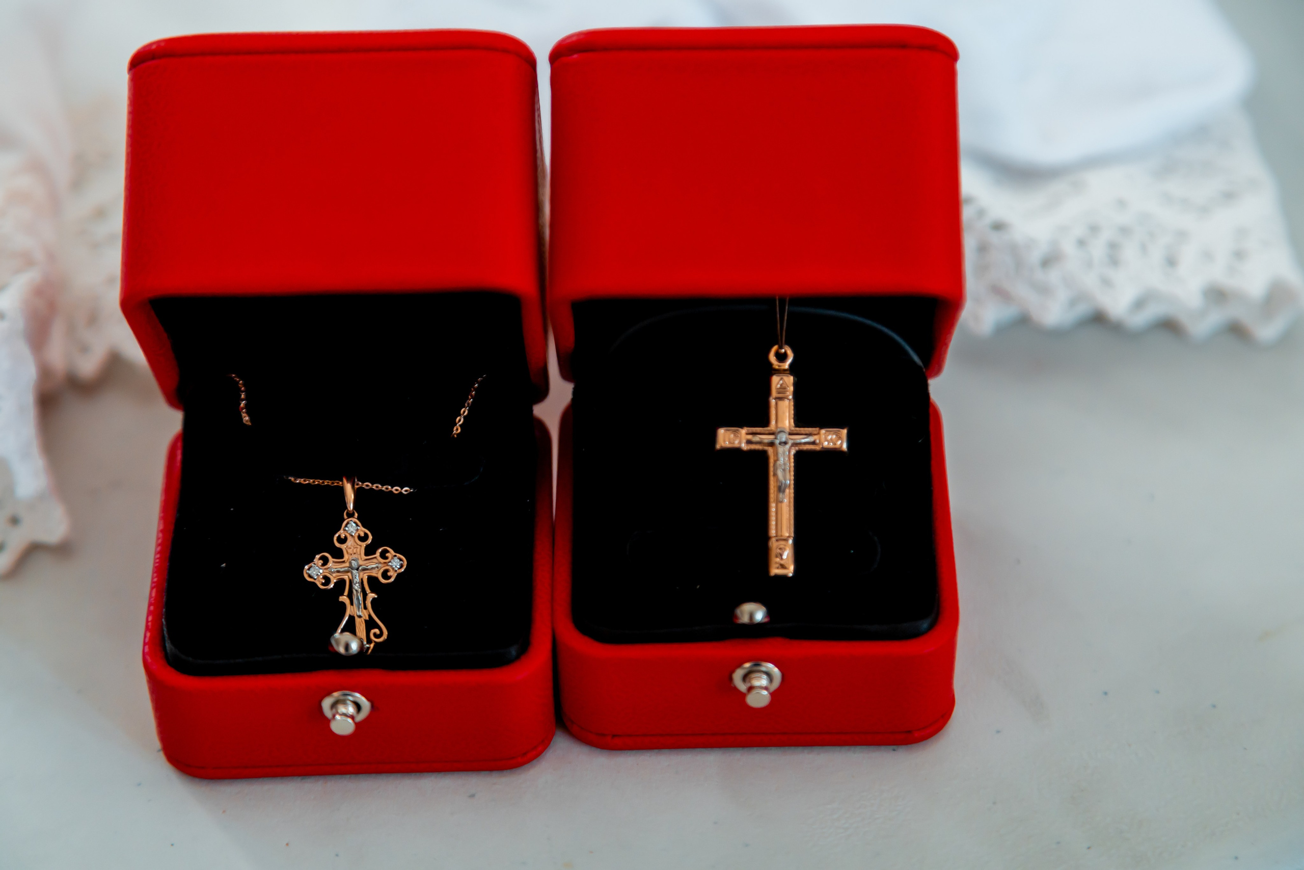 Крещение брата и сестры в храме Апостола Симона Кананита в Лоо. Семейный фотограф в Сочи, Лоо, Дагомысе, Вардане Кучумова Олеся