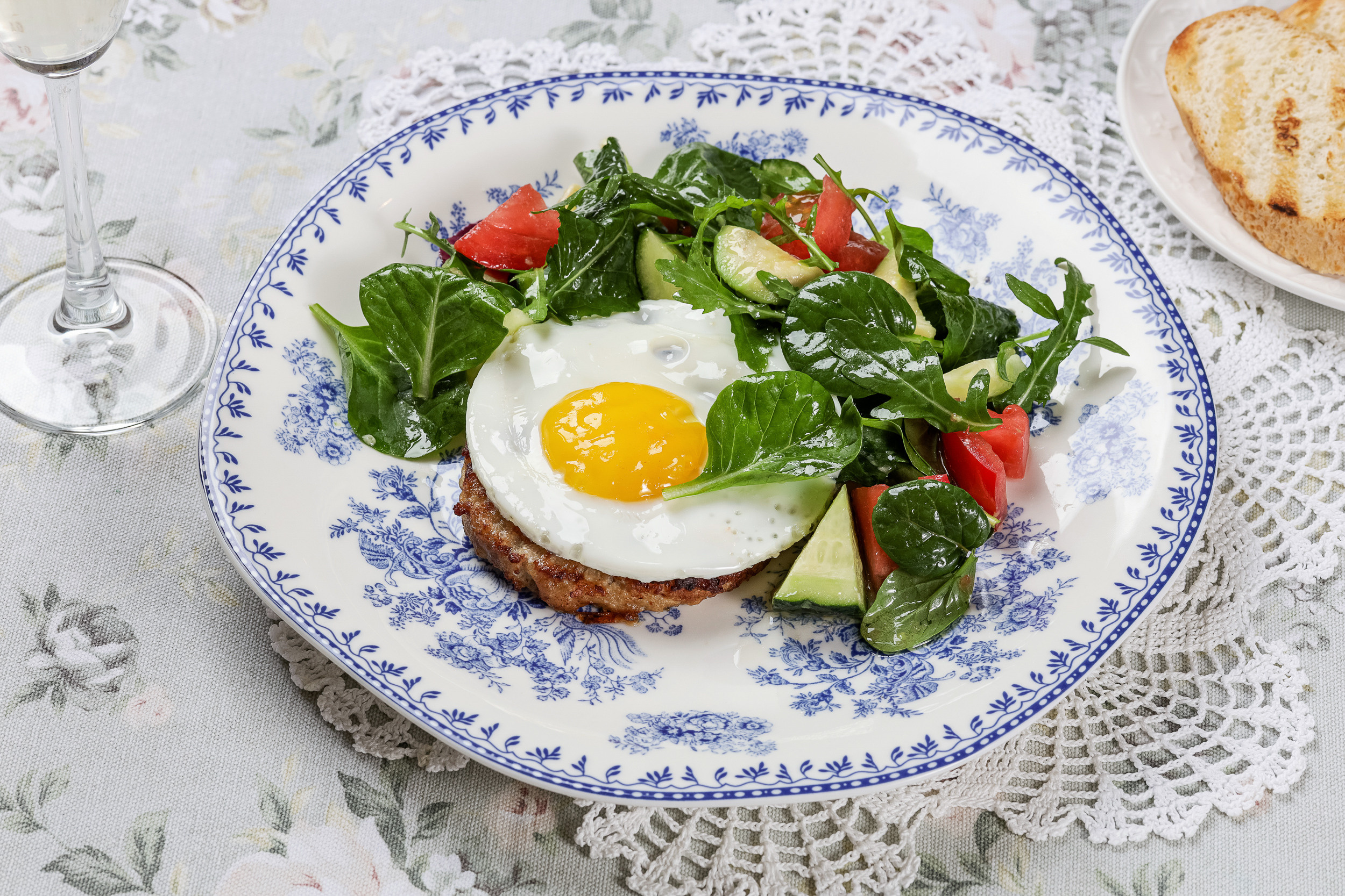 Контент съемка для ресторана «Оливье». Предметная фотосъемка в Москве. Предметная фотостудия Москва