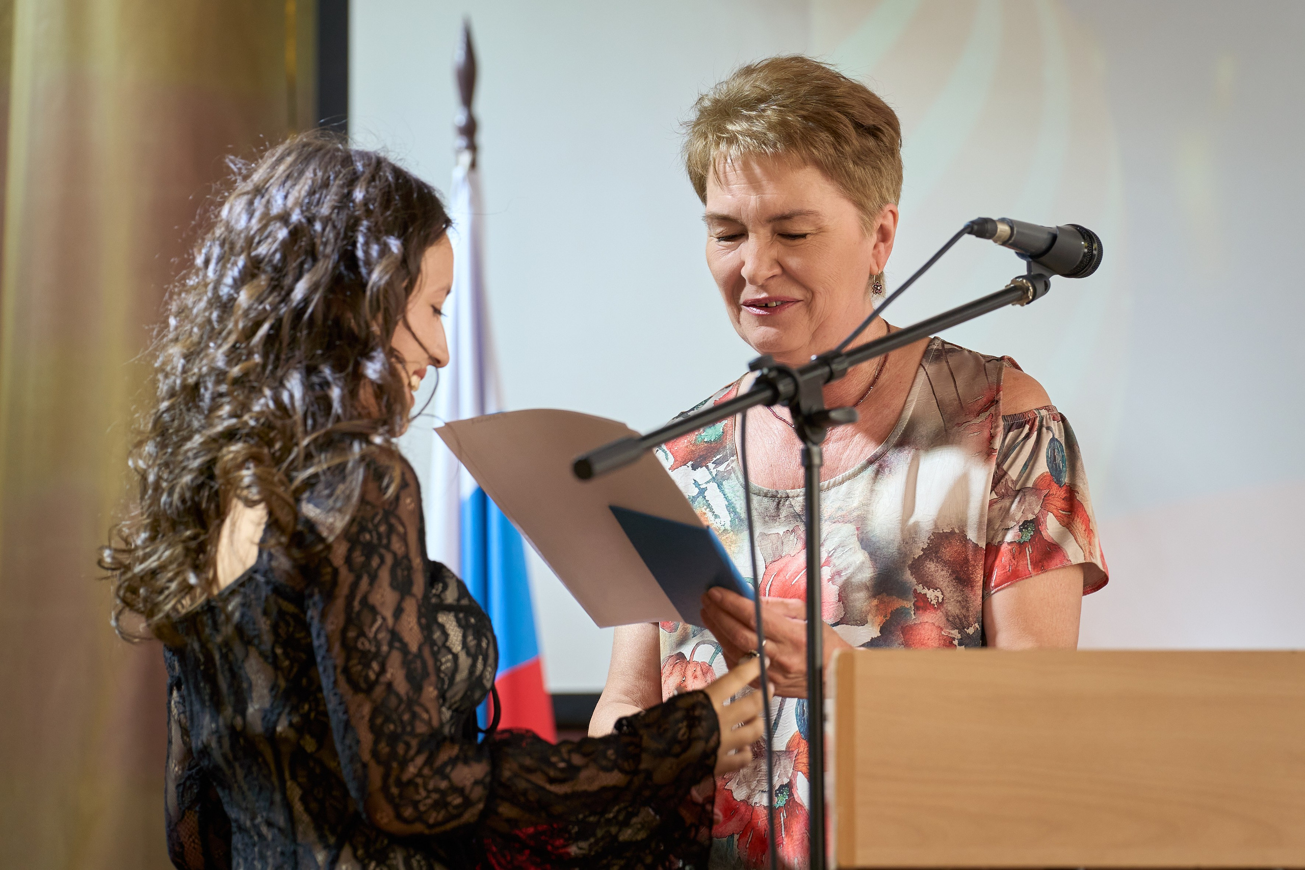 Вручение аттестатов 11 класс. Репортажный и портретный фотограф в Томске Ларионов Артём