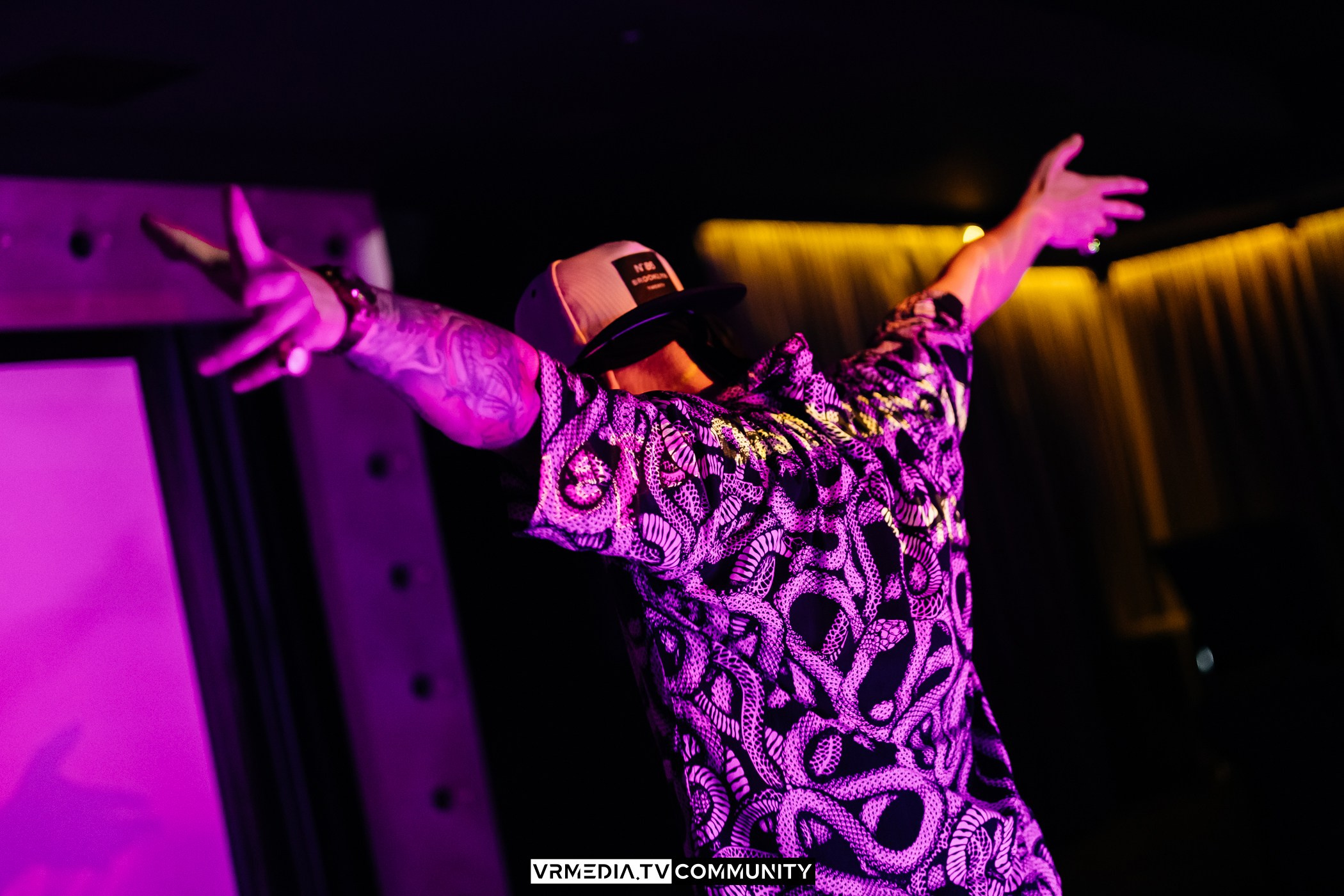 Караоке-бар «Volna»: День России