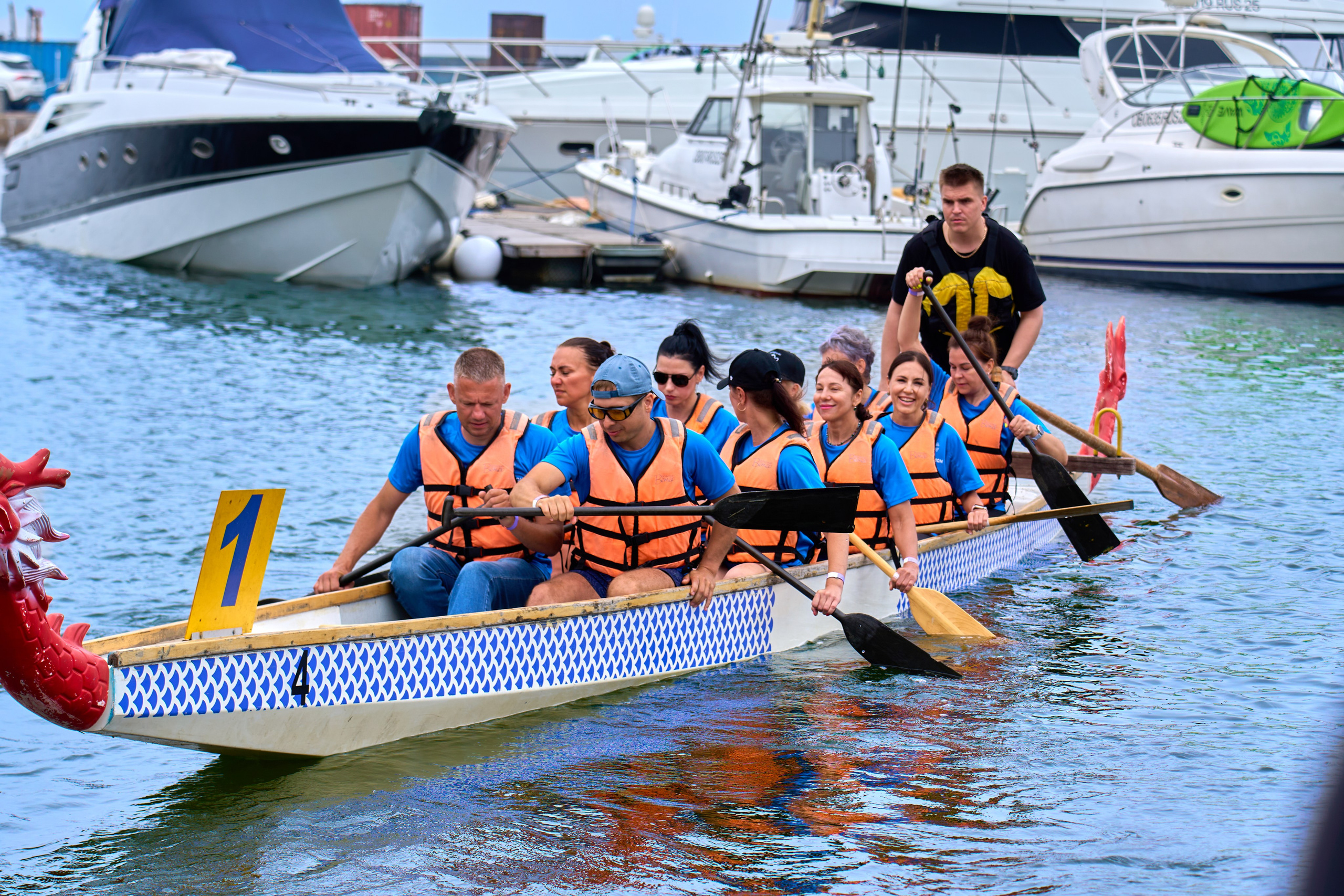 Соревнования на лодках дракон Айс Юнион. Фотограф во Владивостоке