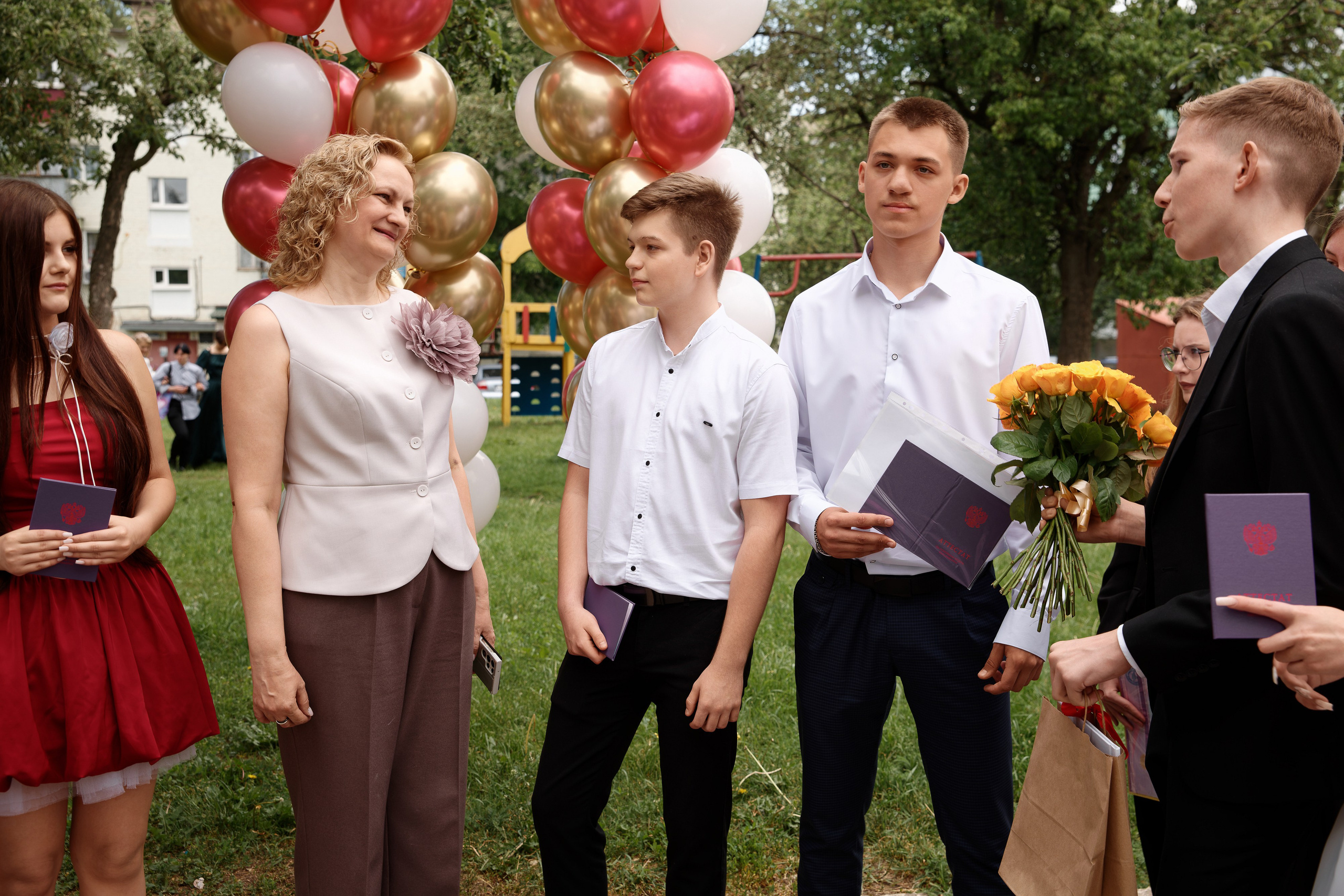 Вручение аттестатов Школа № 57. Семейный фотограф — Макс Белогрудов