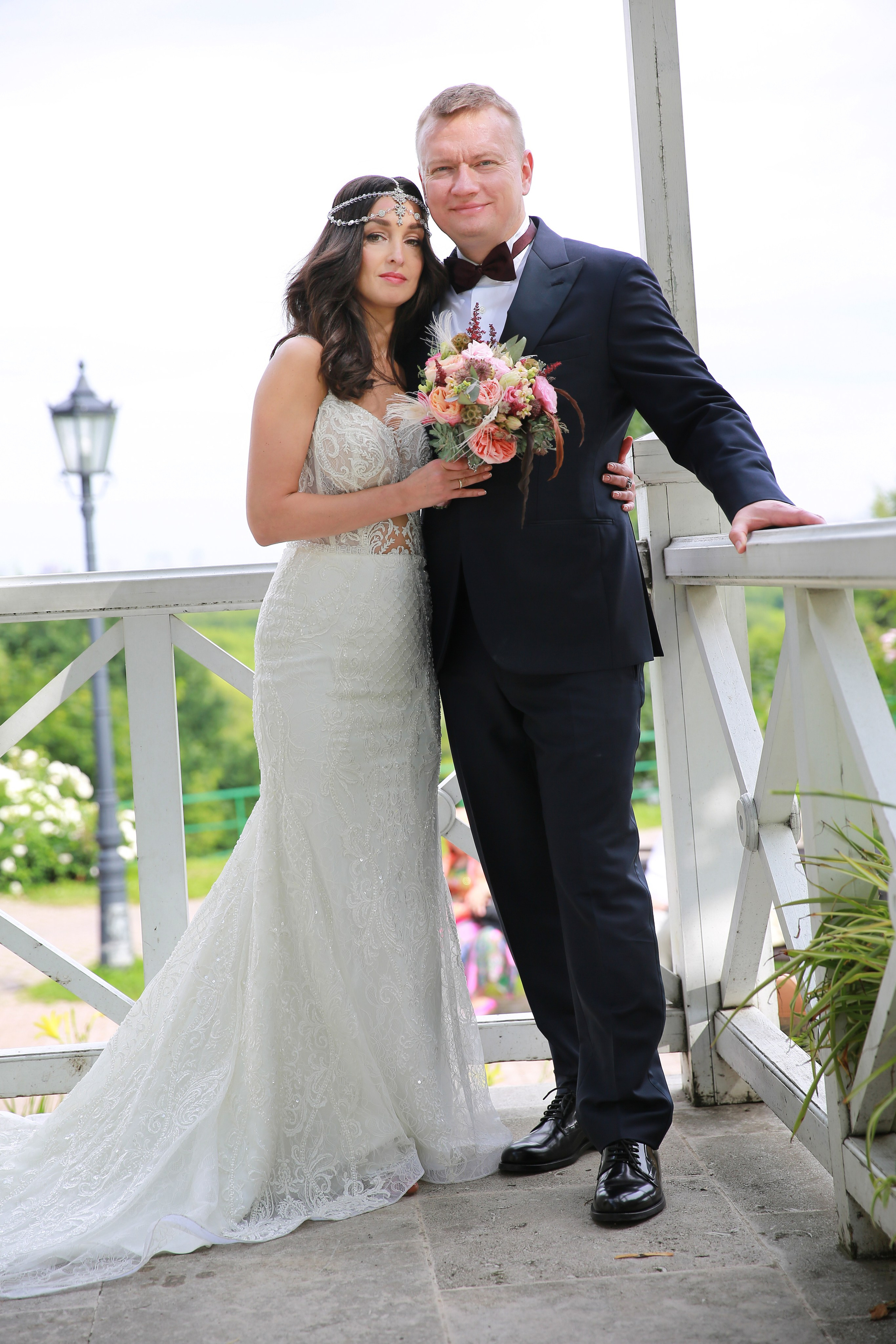 Нежная летняя свадьба Инны и Александра: фотосъёмка в парке. Фотограф в Москве Владимир Осиченко — портреты, мероприятия, репортажи