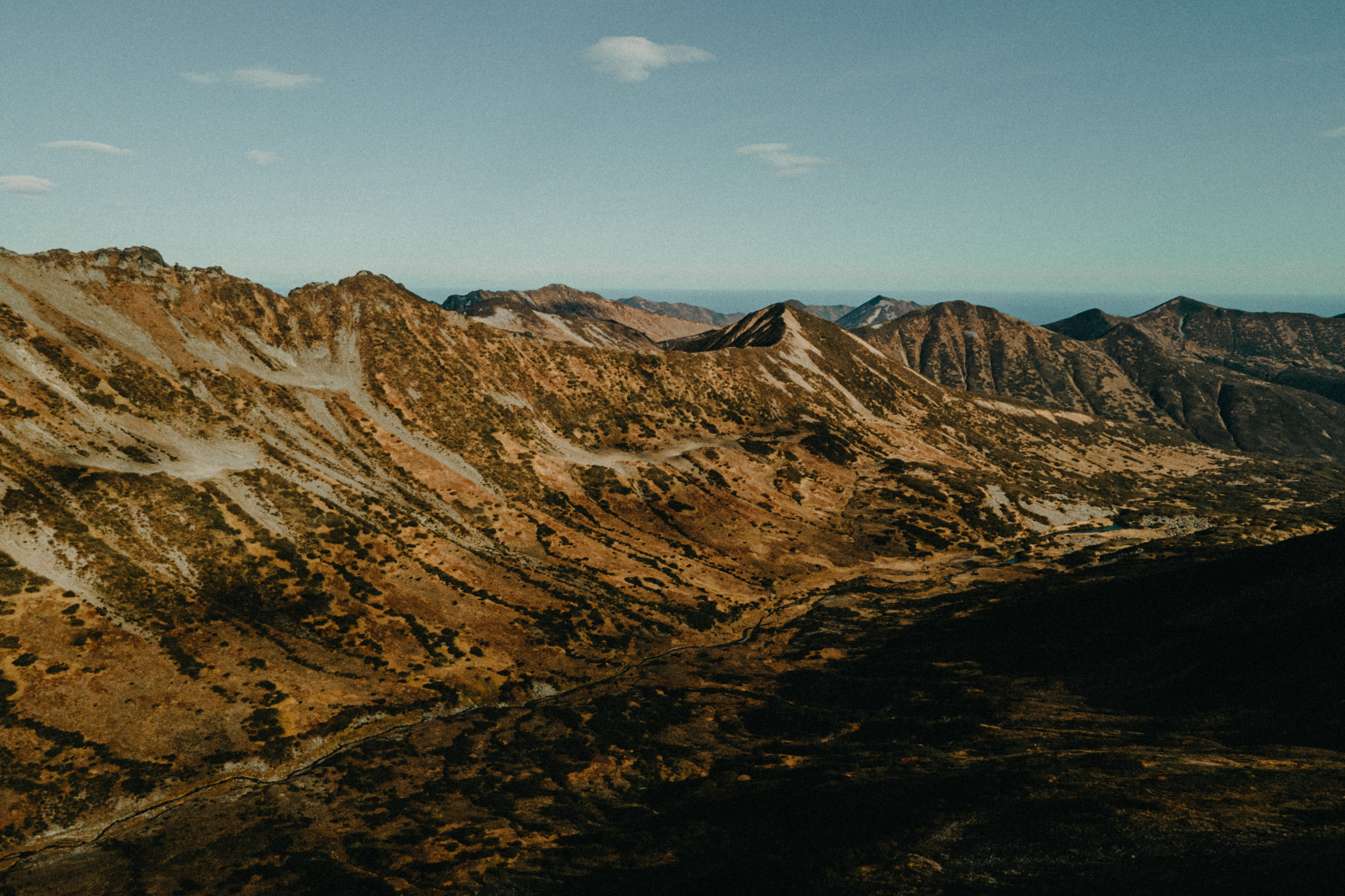 Вертолетный полет Бухта Жировая. Свадебное фото и видео на Камчатке. Туристические маршруты