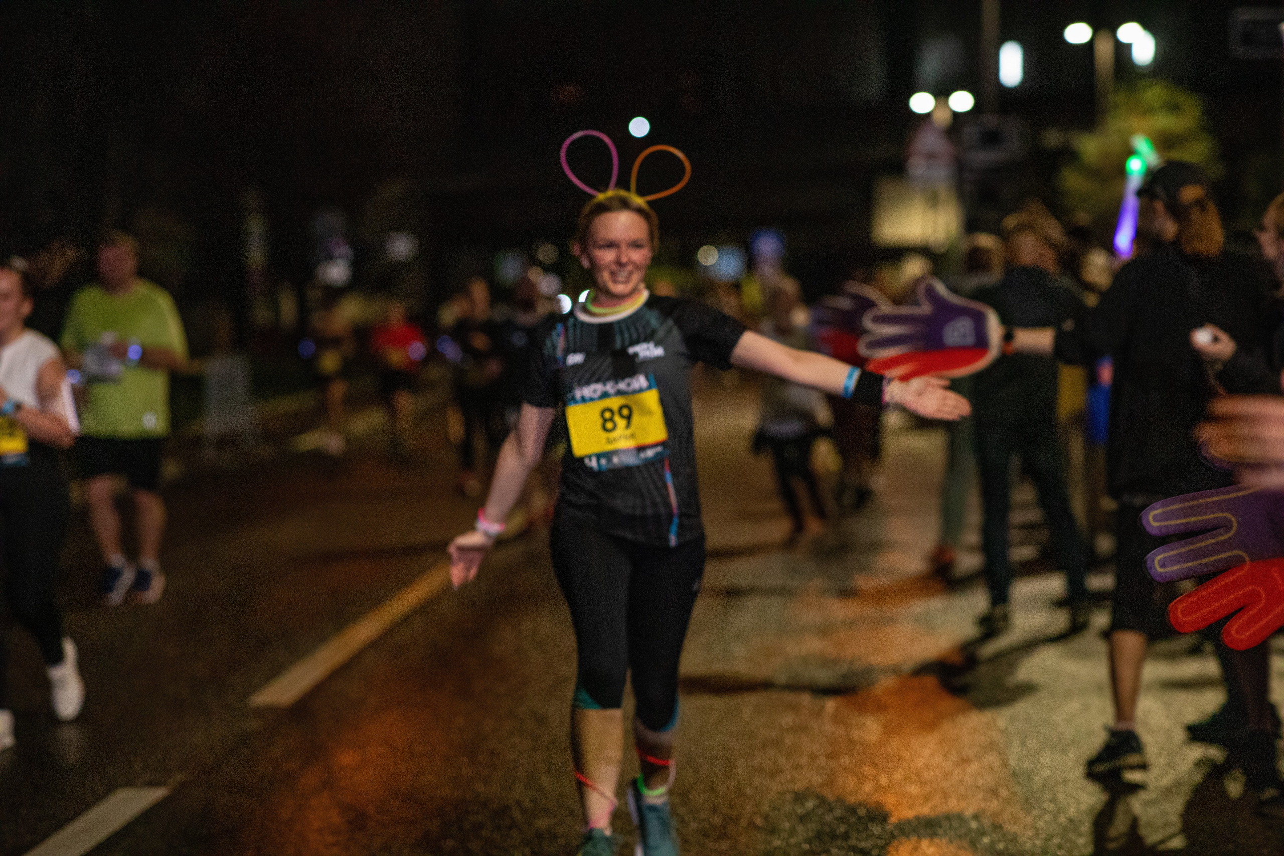 Ночной забег в ленте фотографий бегунов 03.08.24. Фотограф Сергей Ловкий