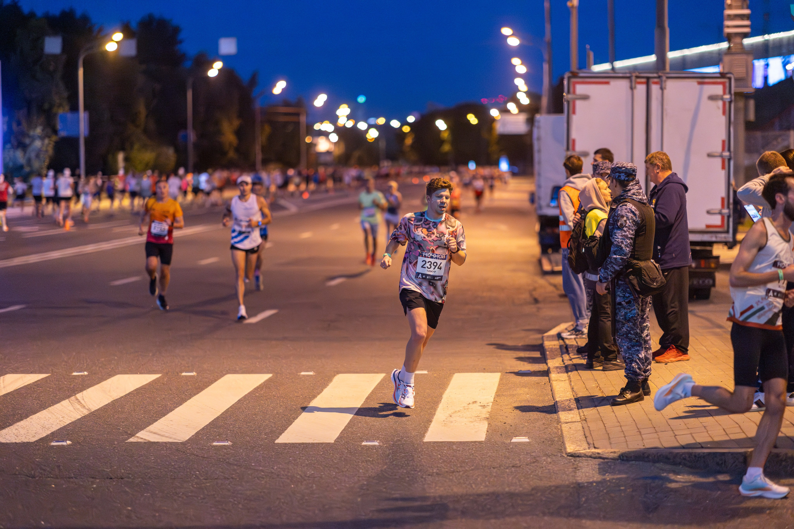 Ночной забег 2025. Фотограф Сергей Ловкий