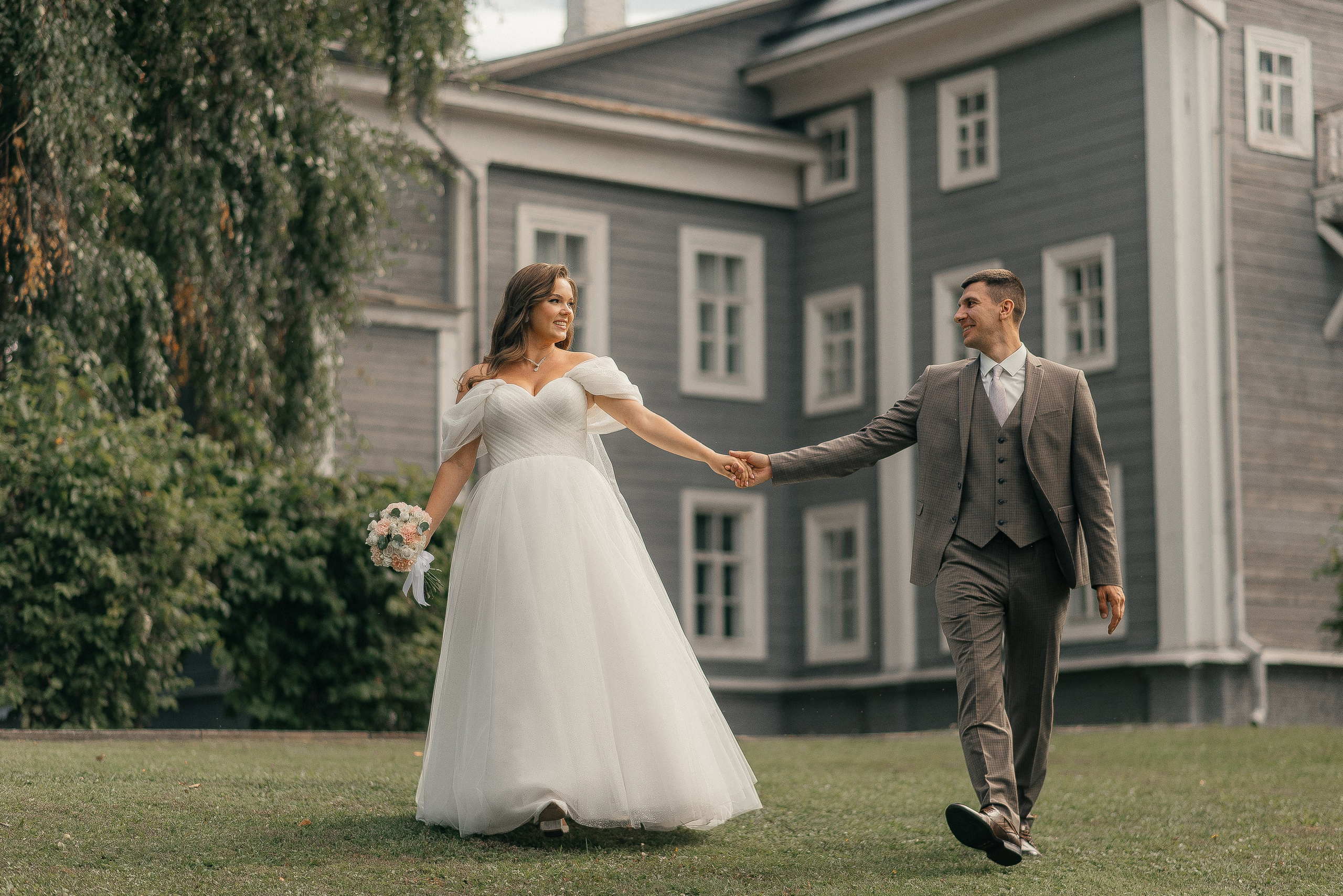 Михаил и Анна. Главная