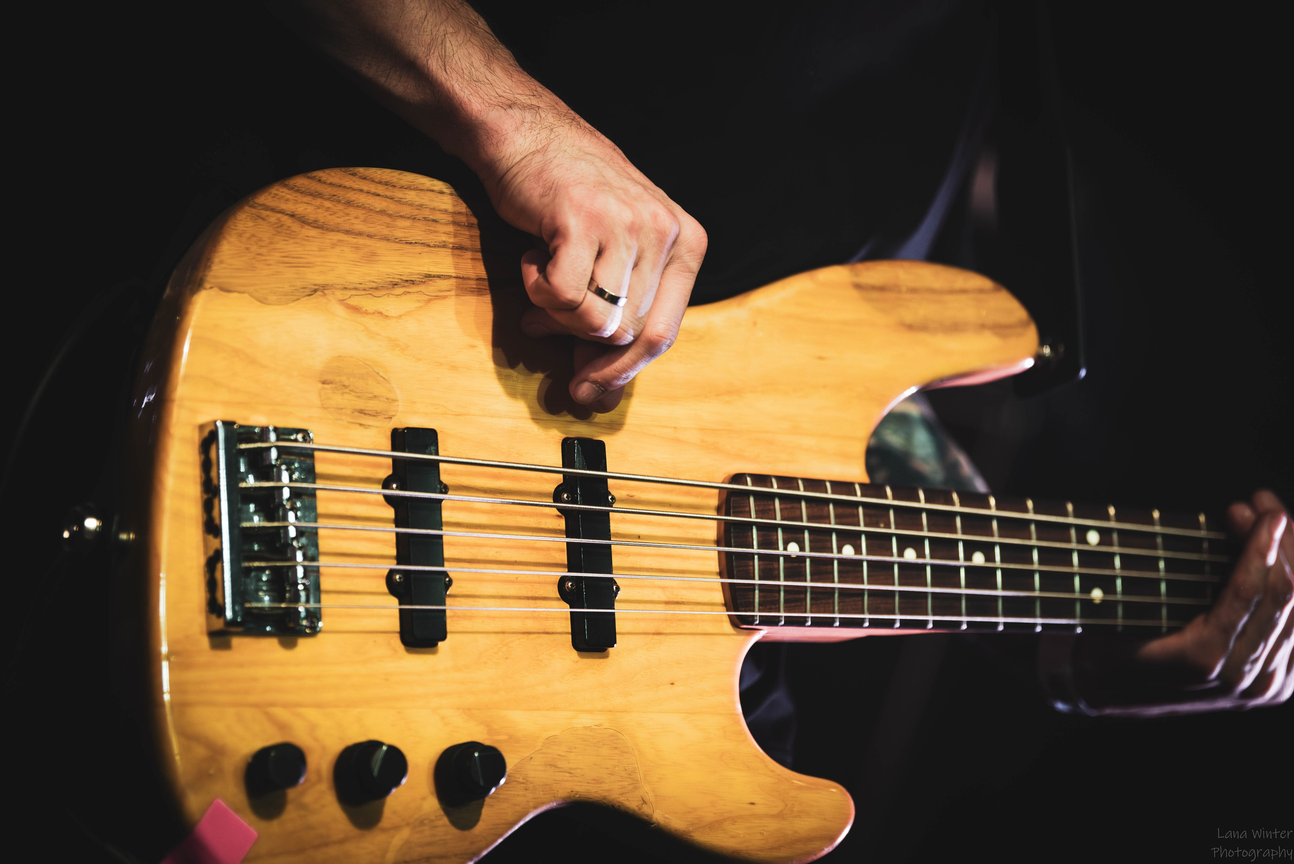 7000$ (29 июня 2025 года, Москва, клуб Урбан). Фотограф Светлана Блинова, Москва и Московская область