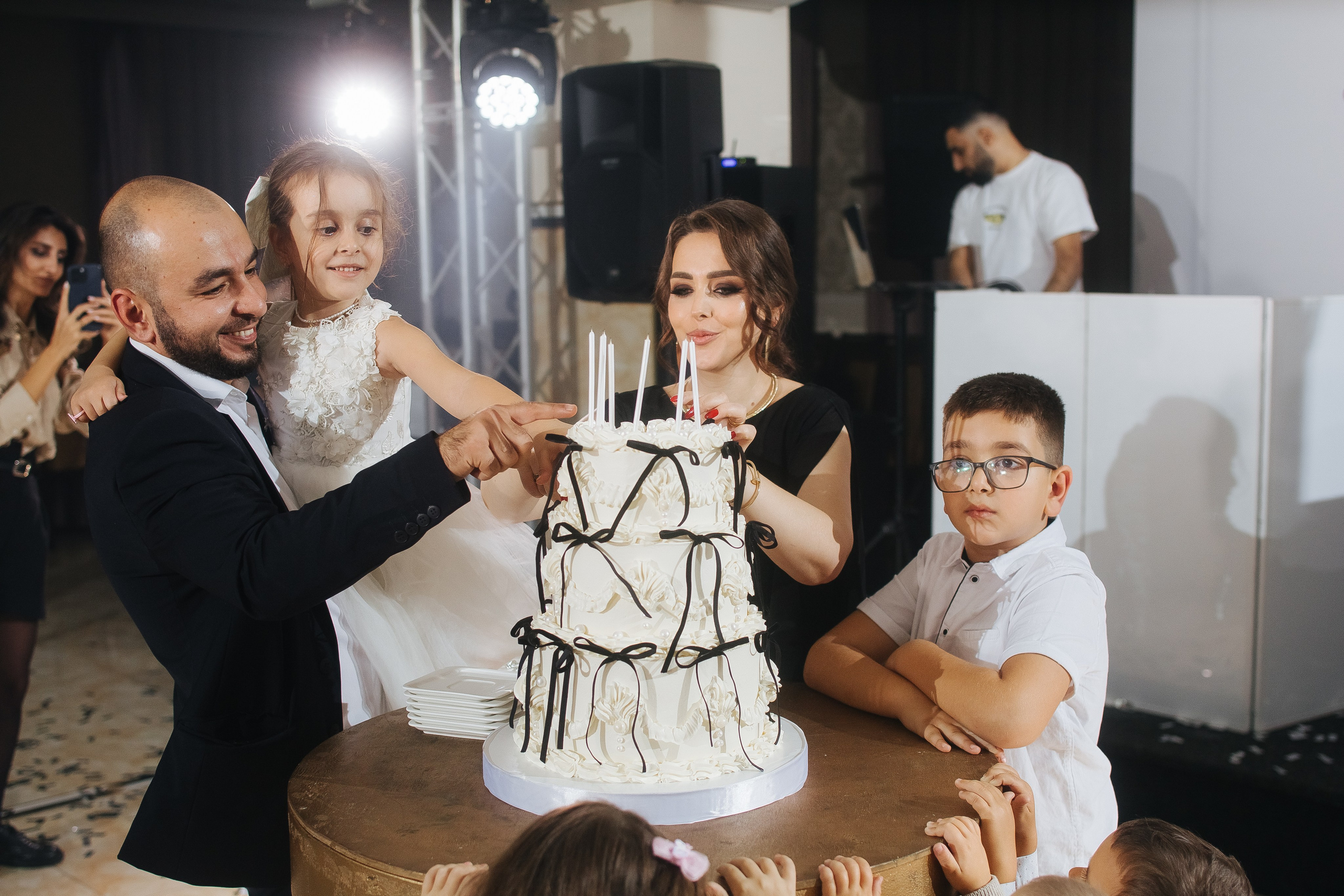 Ани и Назели. 35&5 День рождения, «Янтарь». Фотограф в Красноярске Надежда Воскресенская