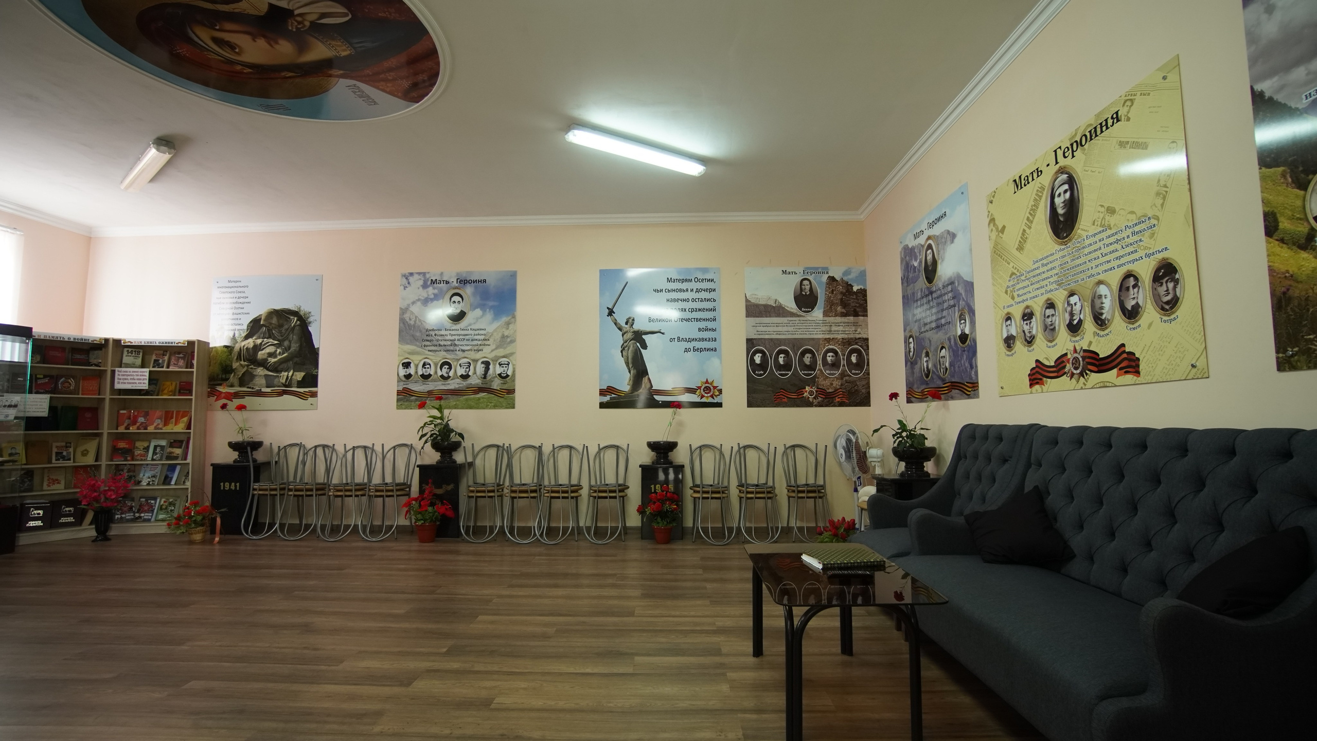 Ничего не было видно и приходилось прислушиваться. Художественная группа «Нежные Бабы»