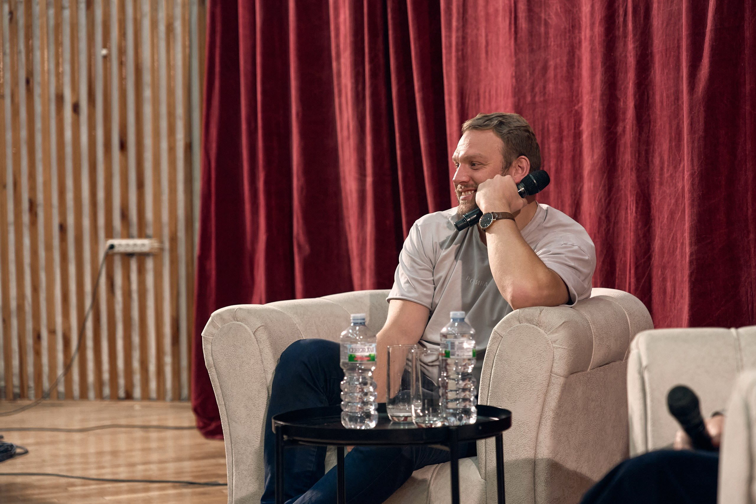 Встреча в издательстве «Наука». Контент-фотограф в Москве Тима Забабурин