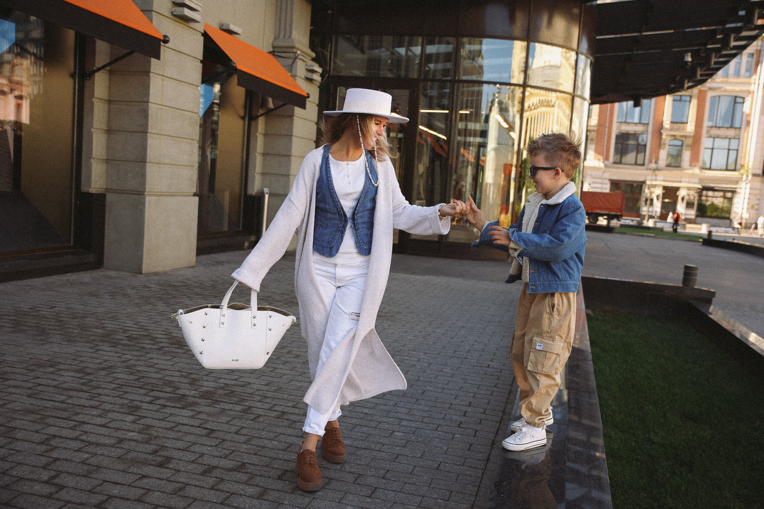 Семейная фотосессия прогулочная фотосессия в Москве. Фотограф Владимир Москва